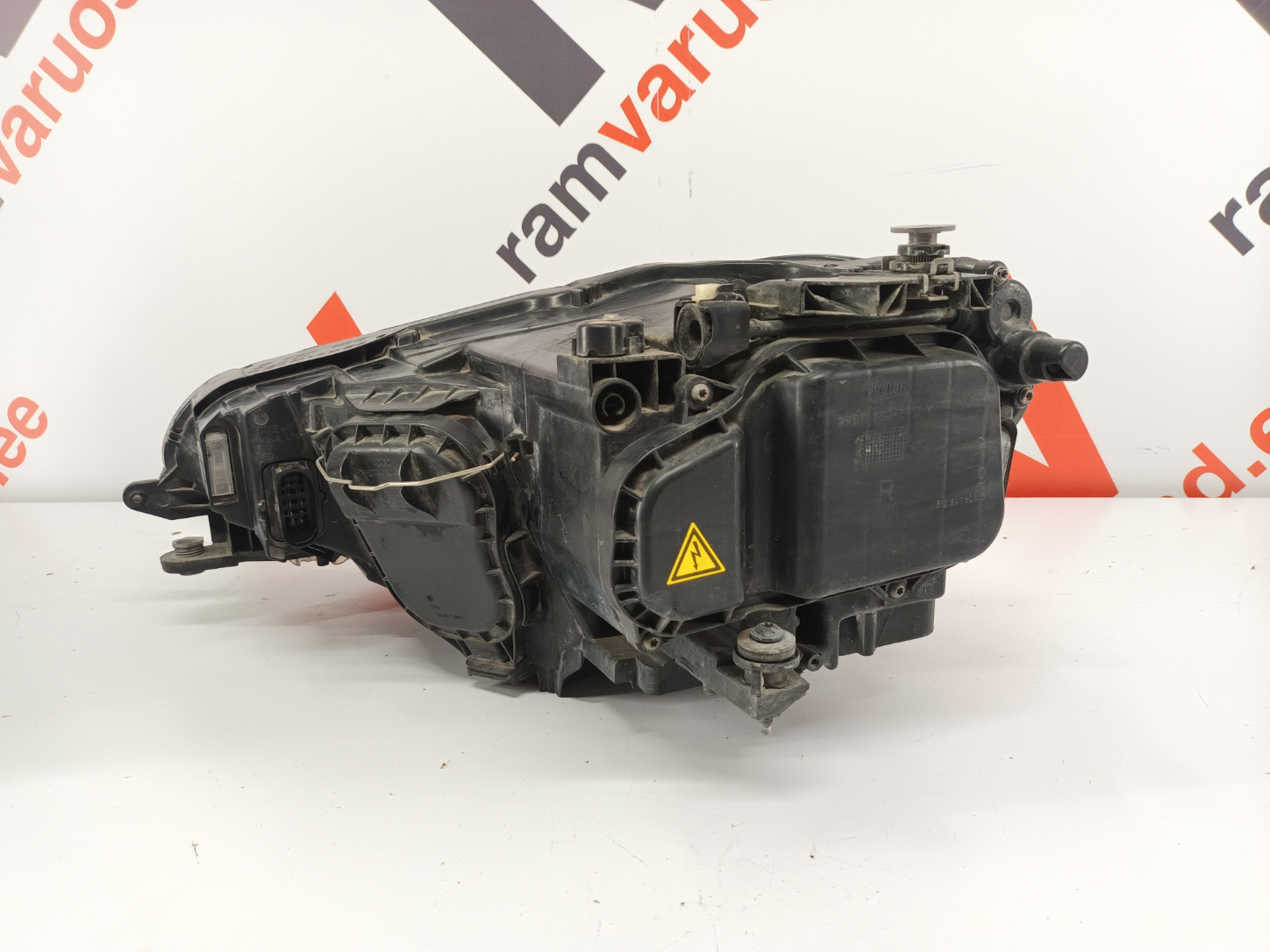 Volkswagen Golf Sportsvan esituli/ headlight - pilt 2