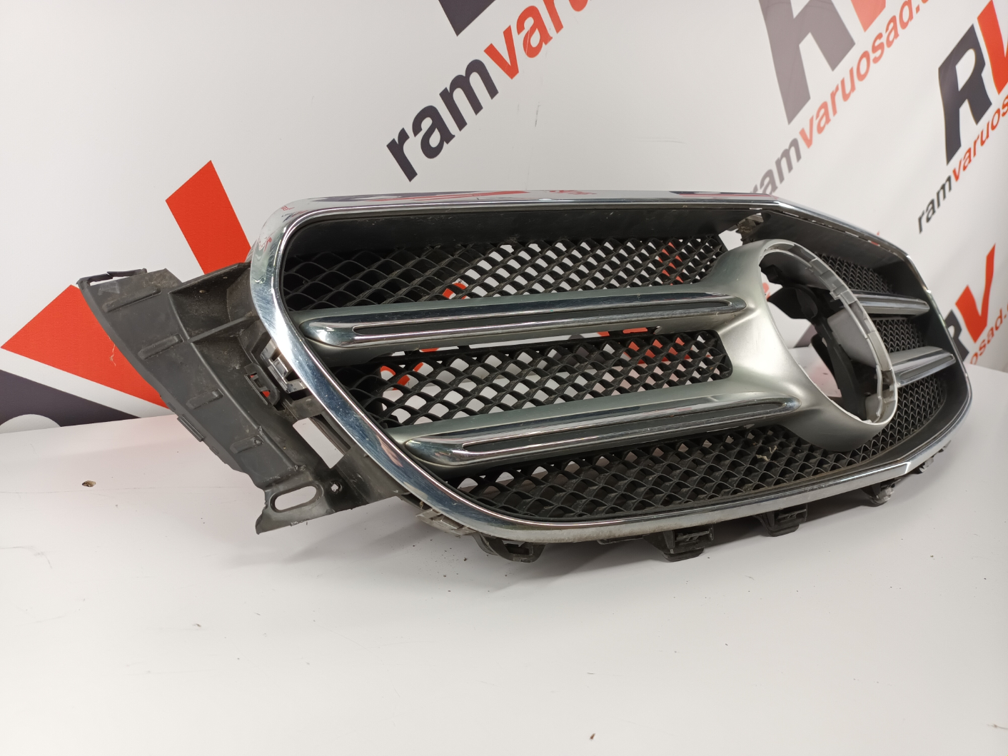 Mercedes Benz W213 E-class iluvõre/ front grille - pilt 2