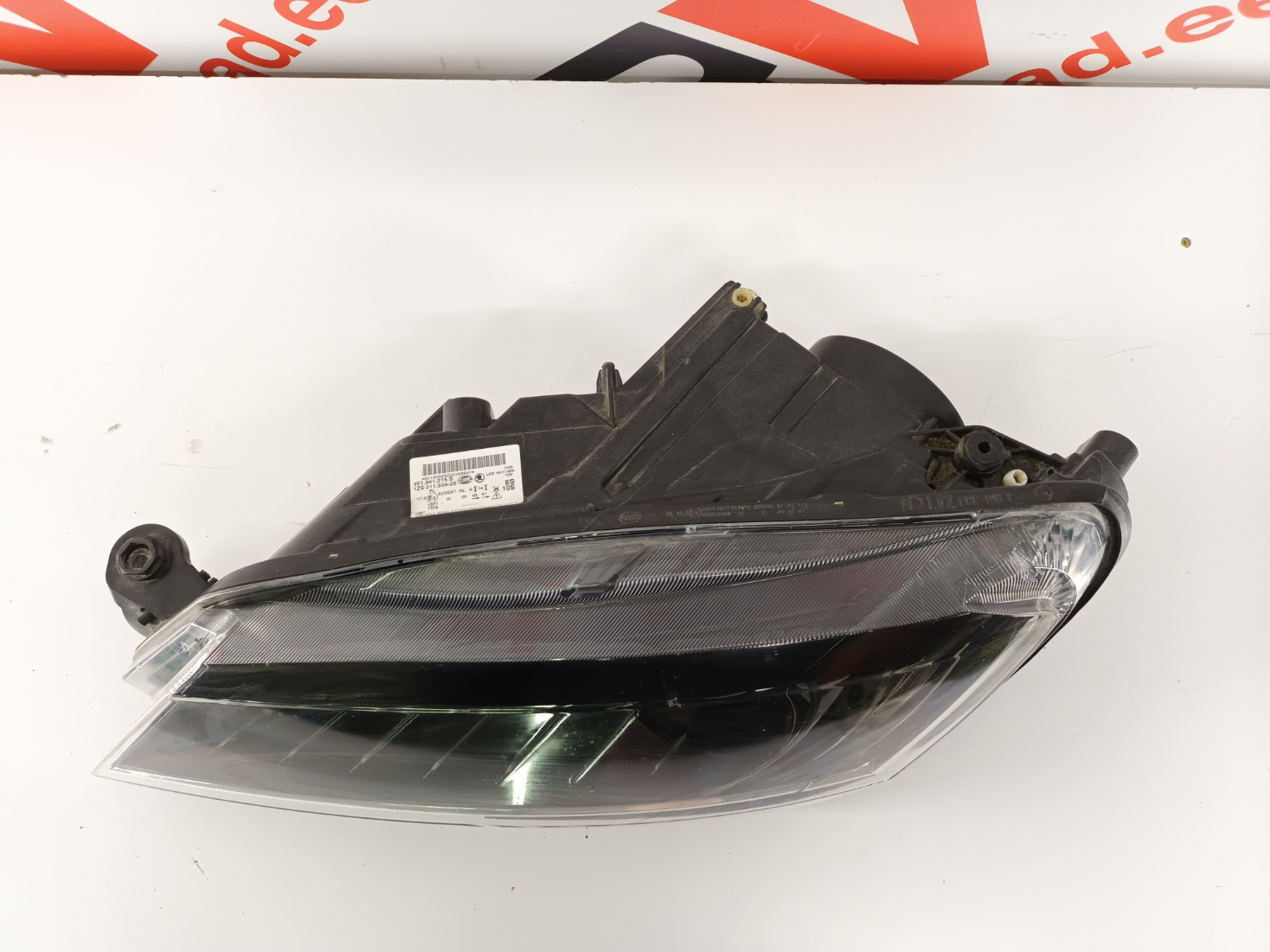 Skoda Superb 3 esituli/ headlight - pilt 2