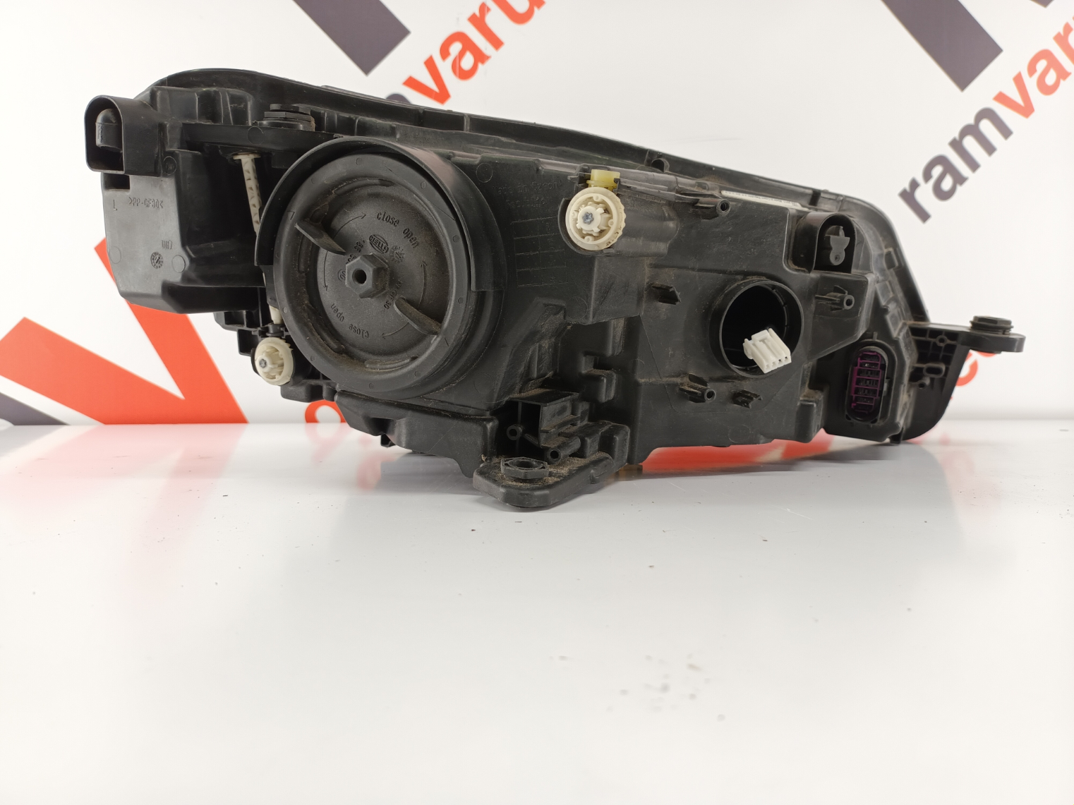 Skoda Superb 3 esituli/ headlight - pilt 4
