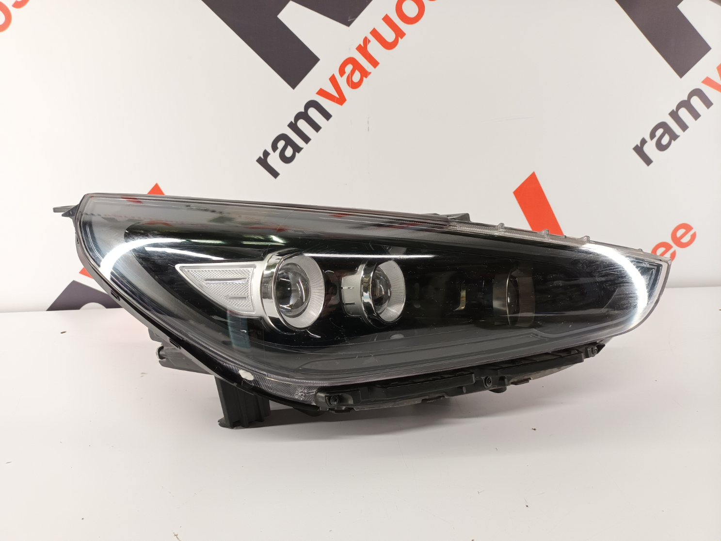 Hyundai i30 esituli/ headlight