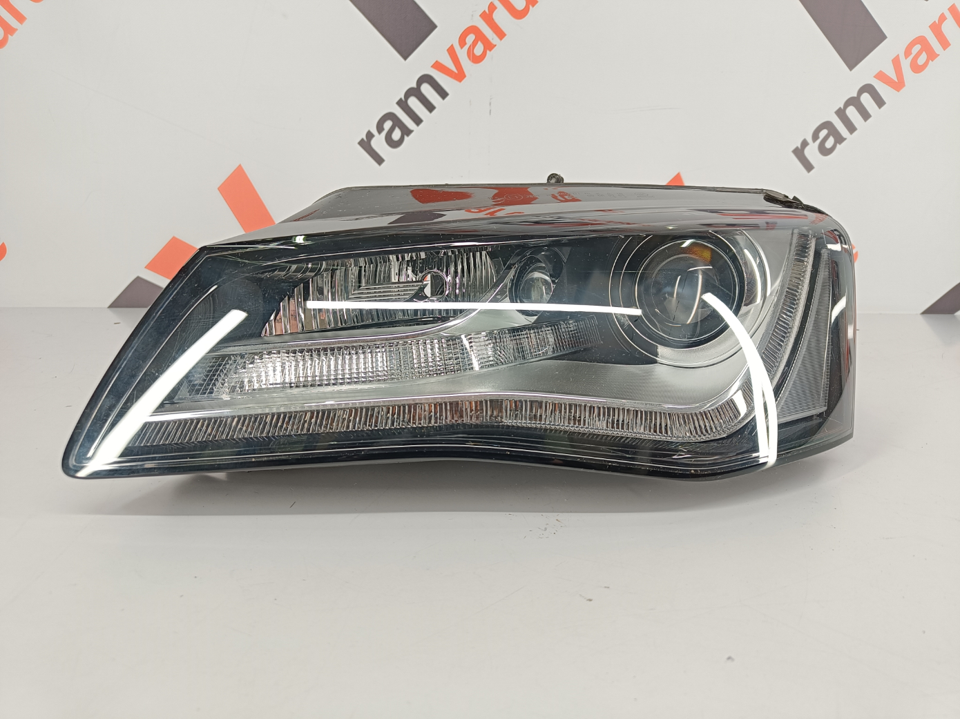Audi A8 D4 esituli/ headlight