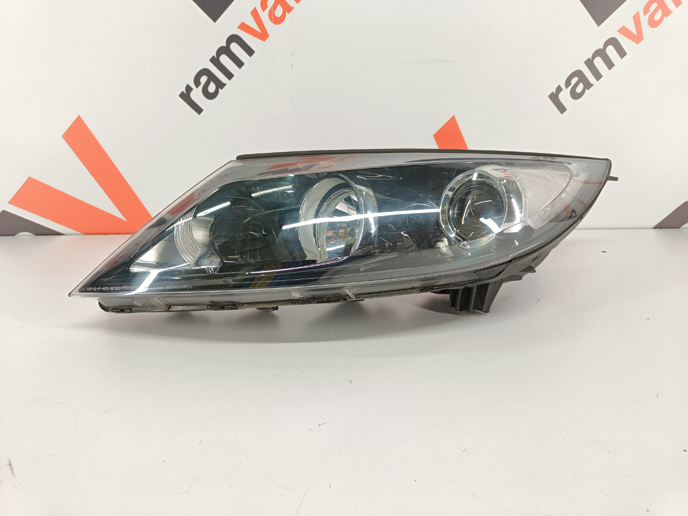 Kia Sportage esituli/ headlight