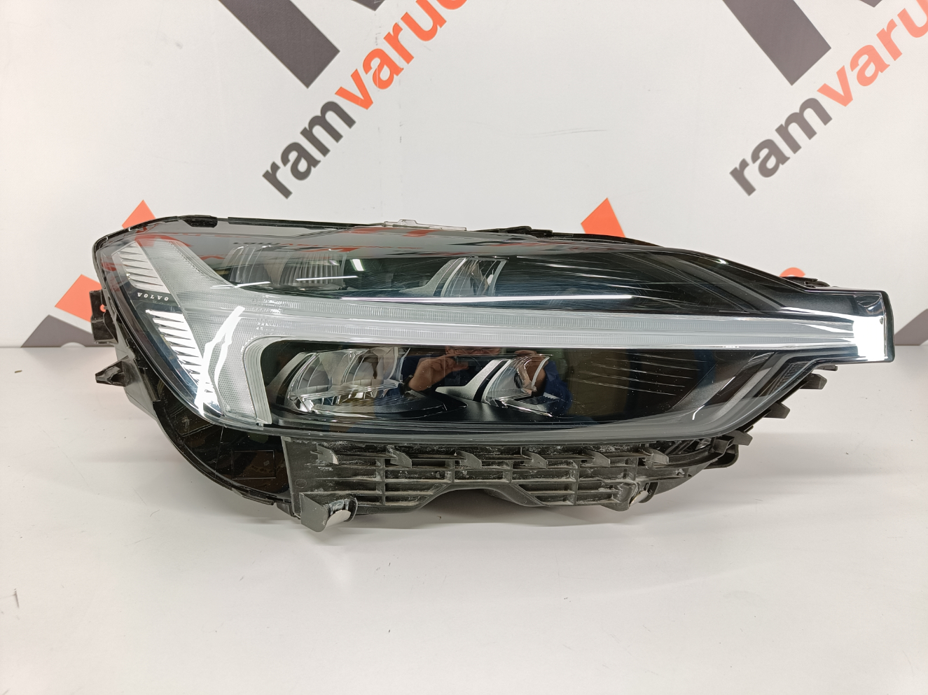 Volvo XC60 esituli/ front headlight