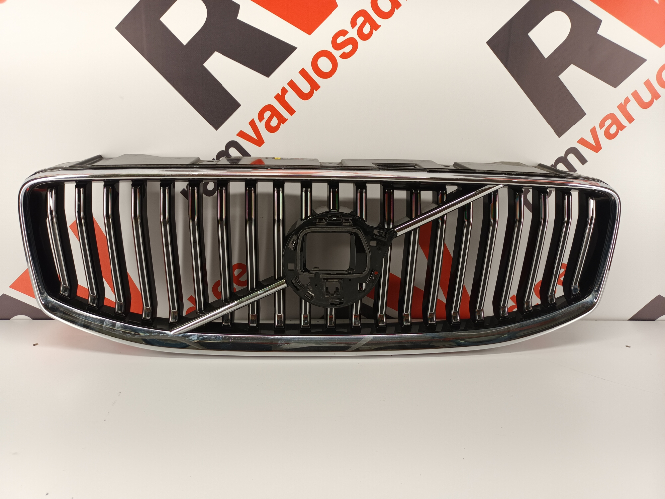 Volvo XC60 iluvõre/ front grille