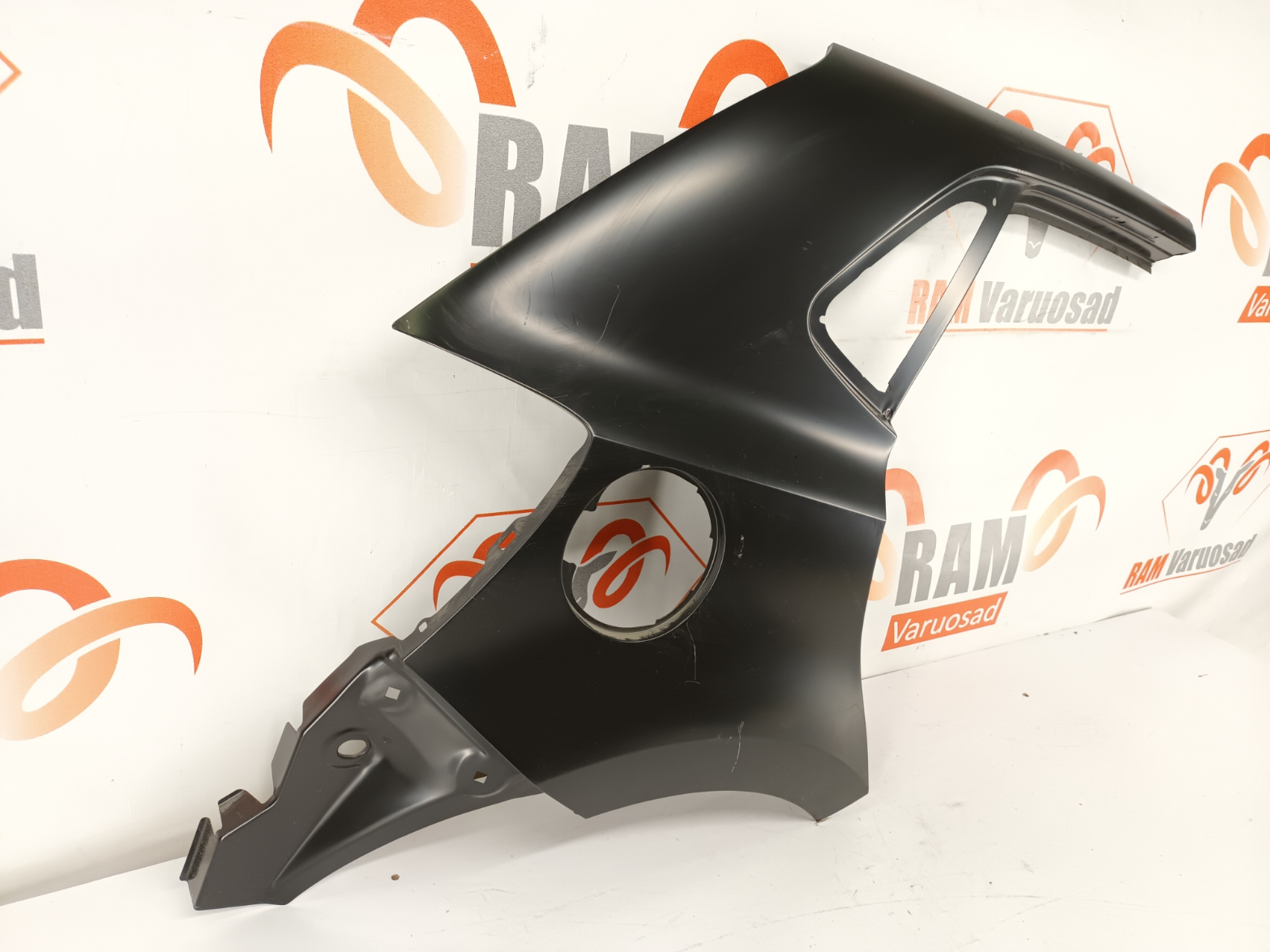 VW Polo V tagatiib / rear fender - pilt 2