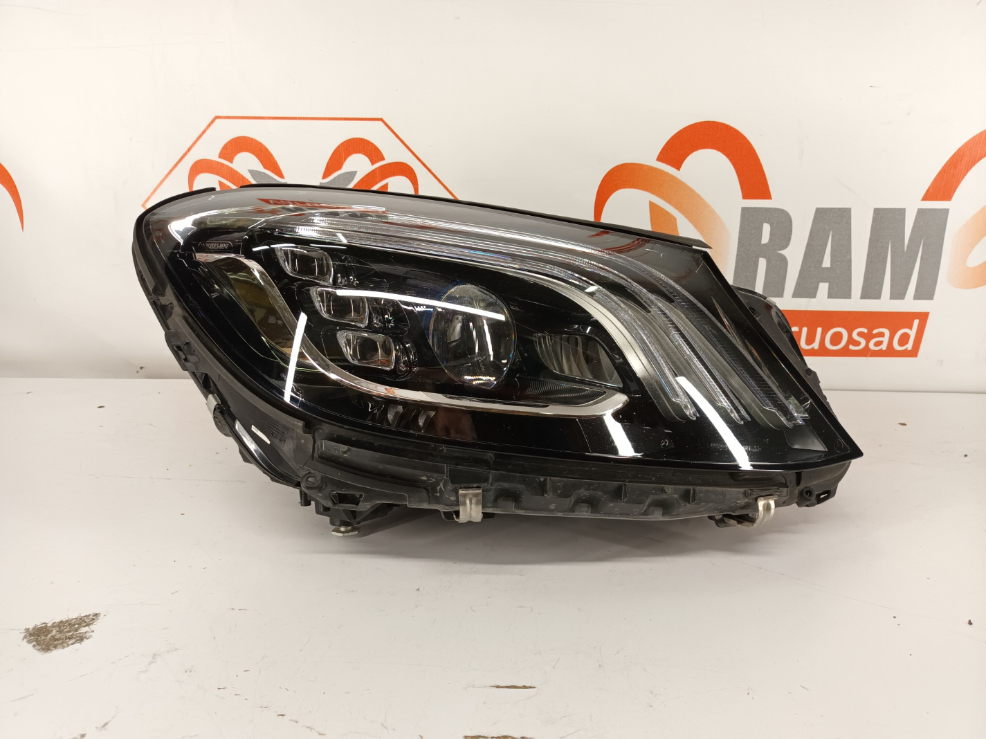 Mercedes S W222 esituli/ headlight