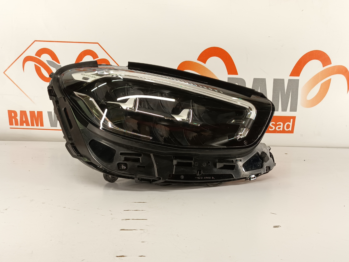 Mercedes E W213 esituli/ headlight