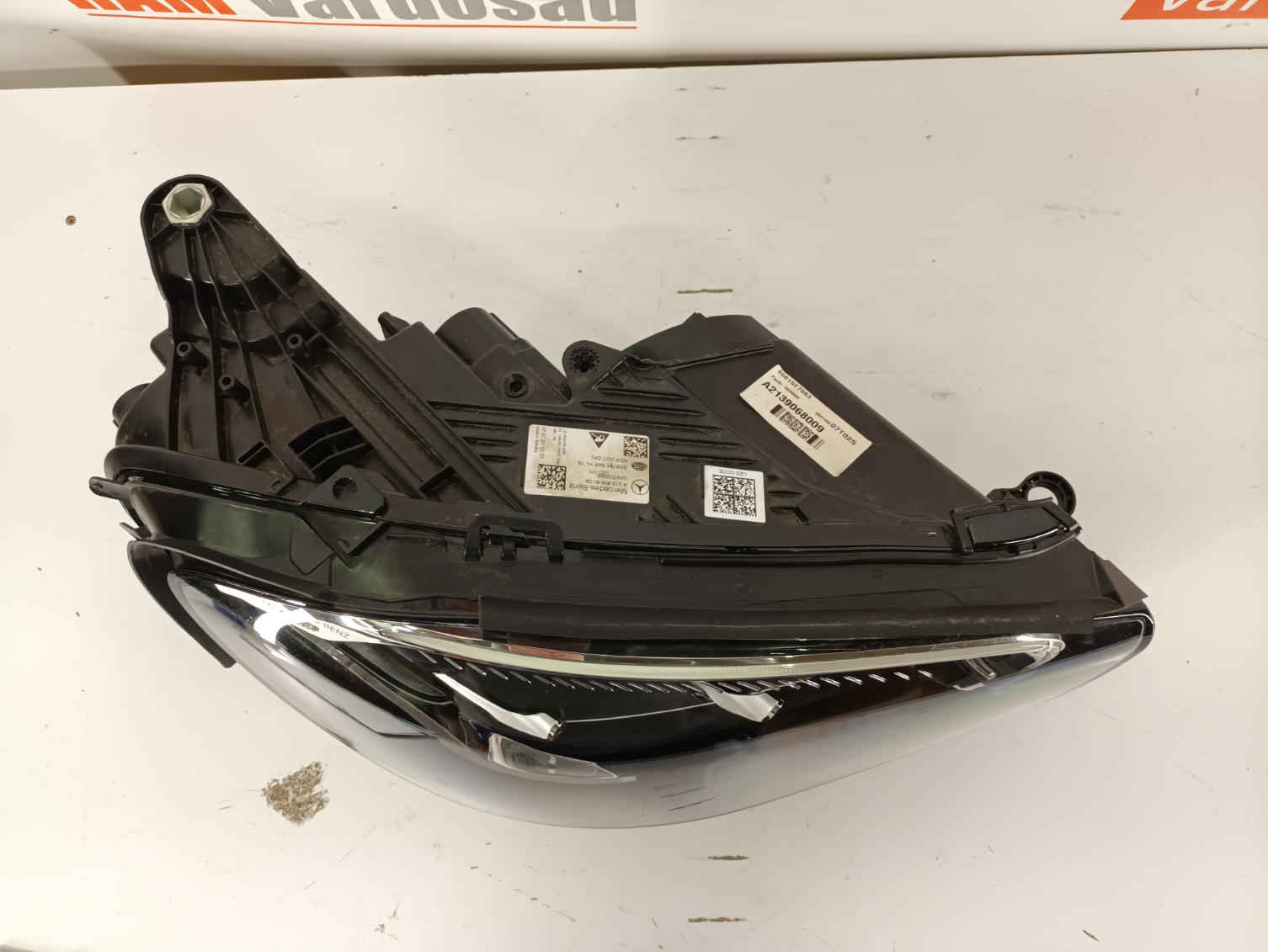 Mercedes E W213 esituli/ headlight - pilt 4