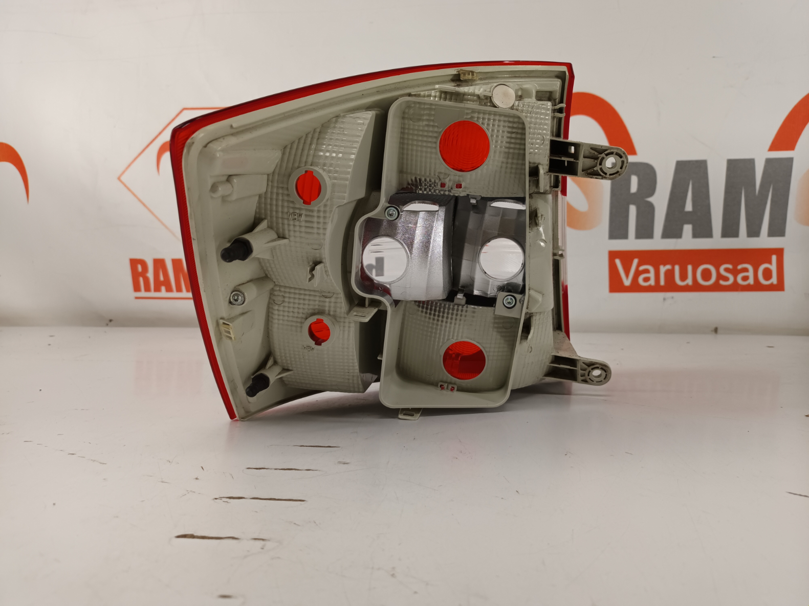 Skoda Rapid tagatuli/ rear light - pilt 2