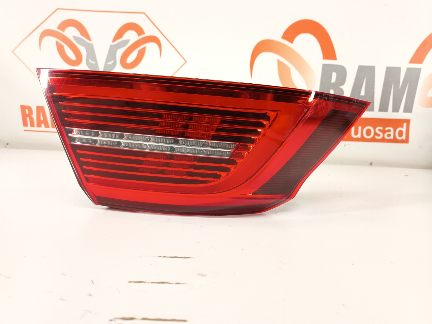 Volkswagen Passat B8 tagatuli/ rear light