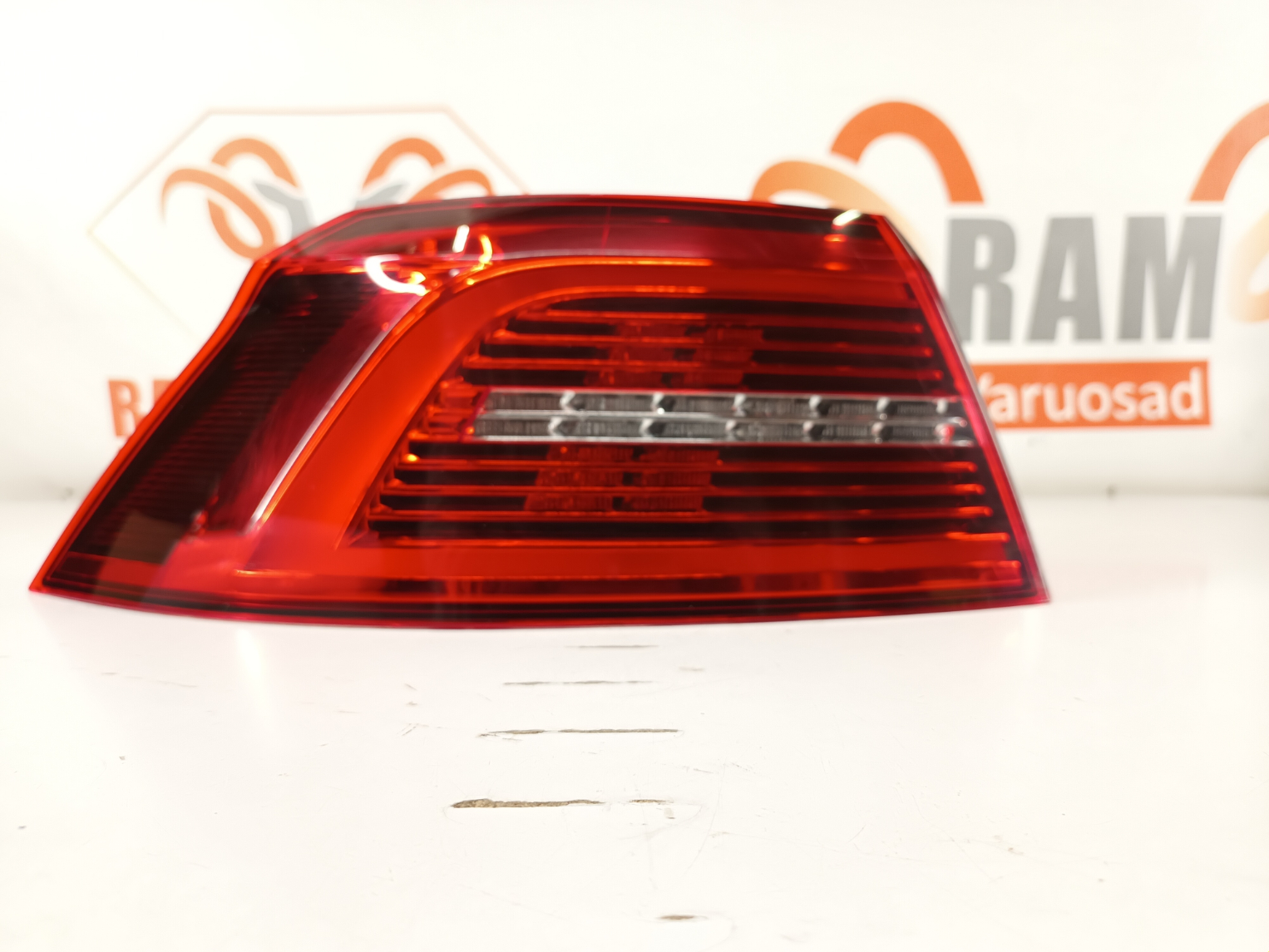 Volkswagen Passat B8 tagatuli/ rear light - pilt 2