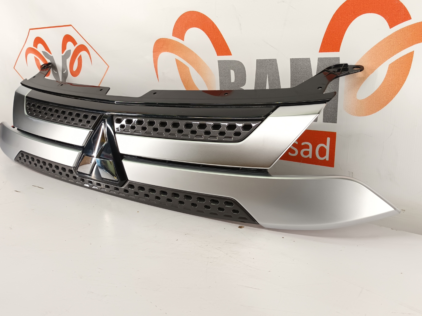 Mitshubishi Outlander iluvõre/ front grille - pilt 2