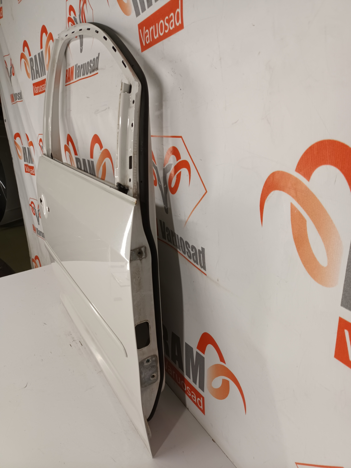 VW Caddy esiuks / front door - pilt 2