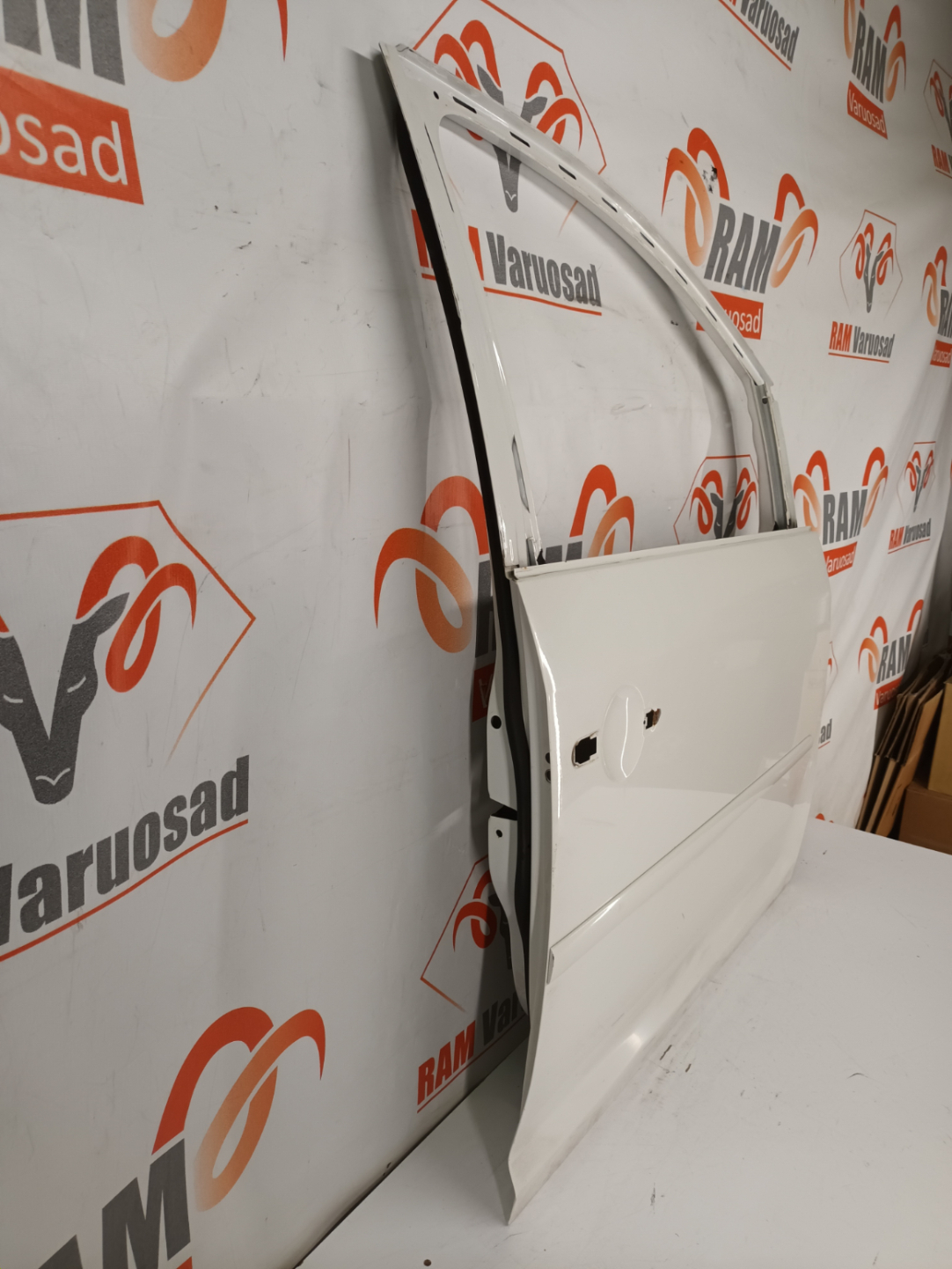 VW Caddy esiuks / front door - pilt 3