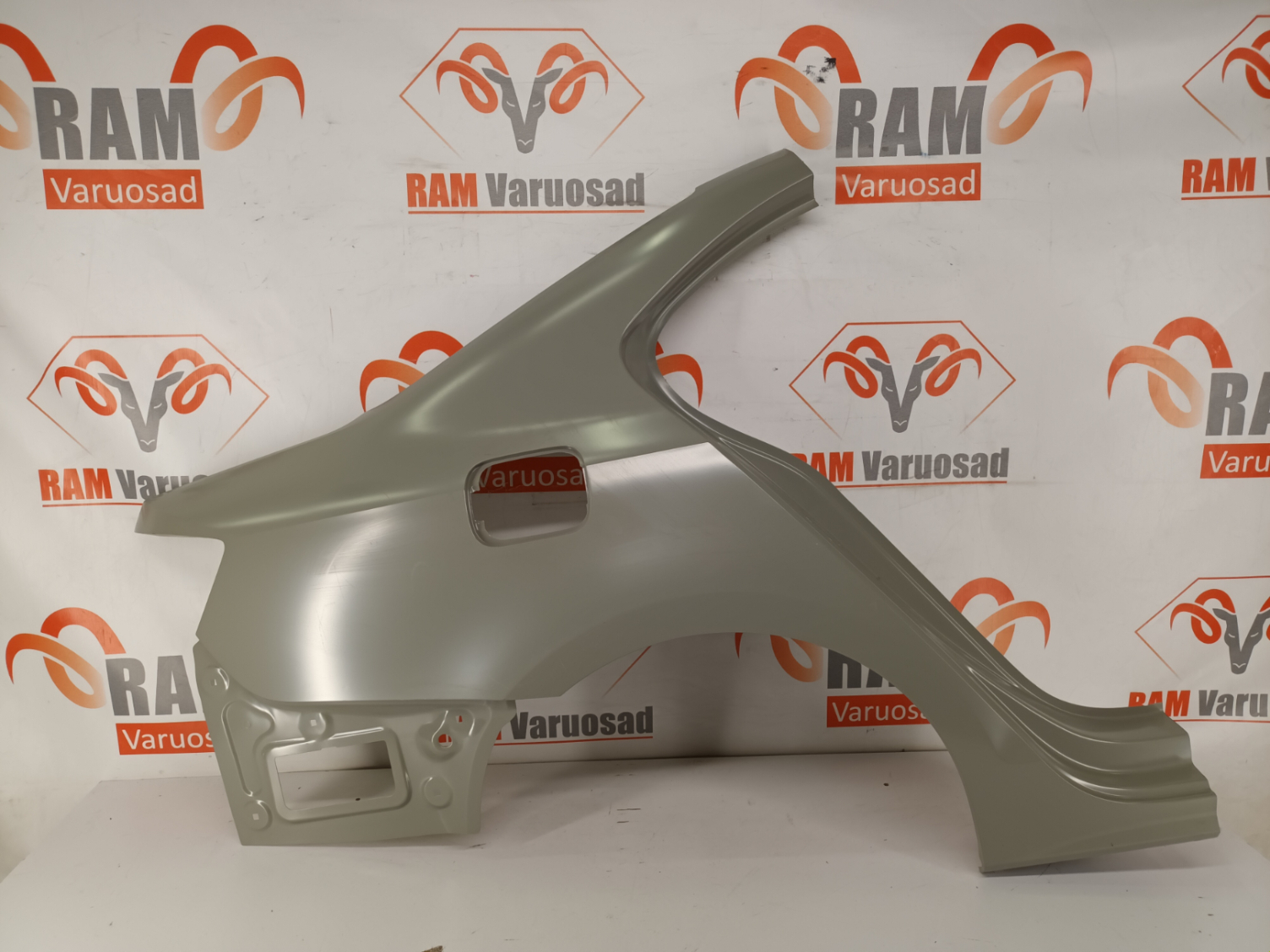 VW Jetta tagatiib / rear fender