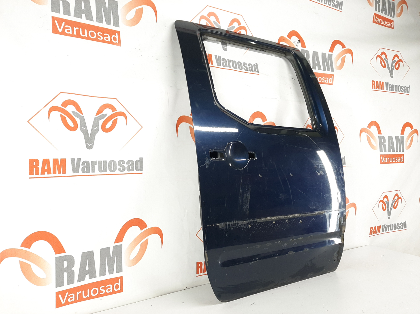 Nissan Navara tagauks / rear doors - pilt 2