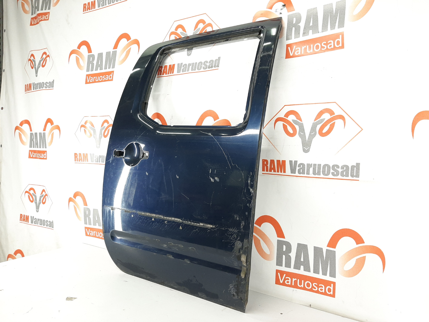Nissan Navara tagauks / rear doors - pilt 3