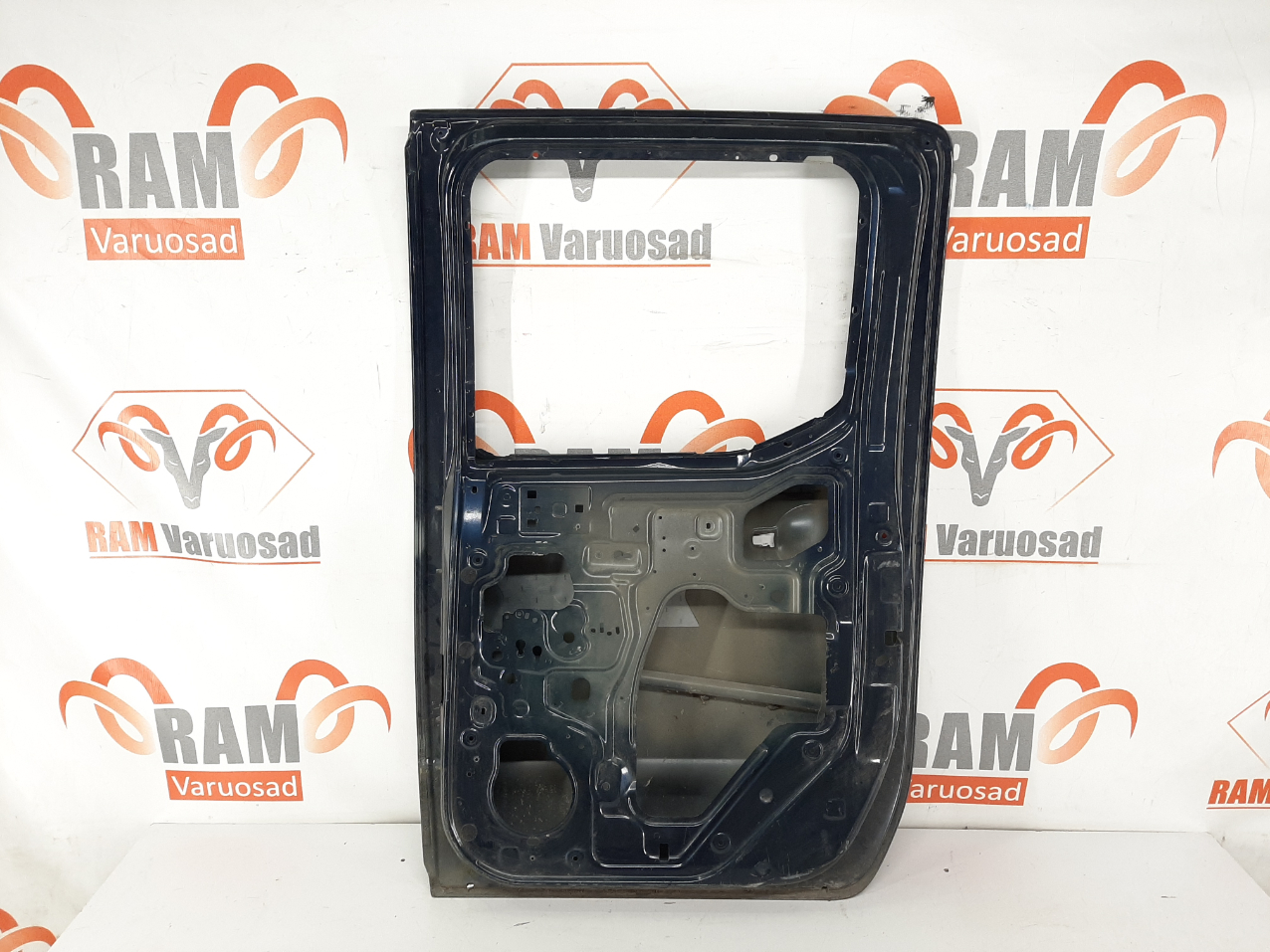 Nissan Navara tagauks / rear doors - pilt 4