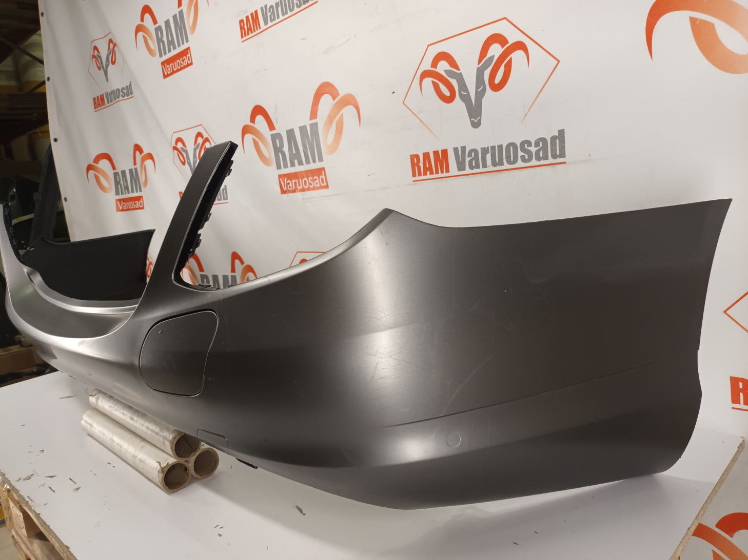 Mercedes C W205 hybrid taga stange / rear bumper - pilt 3