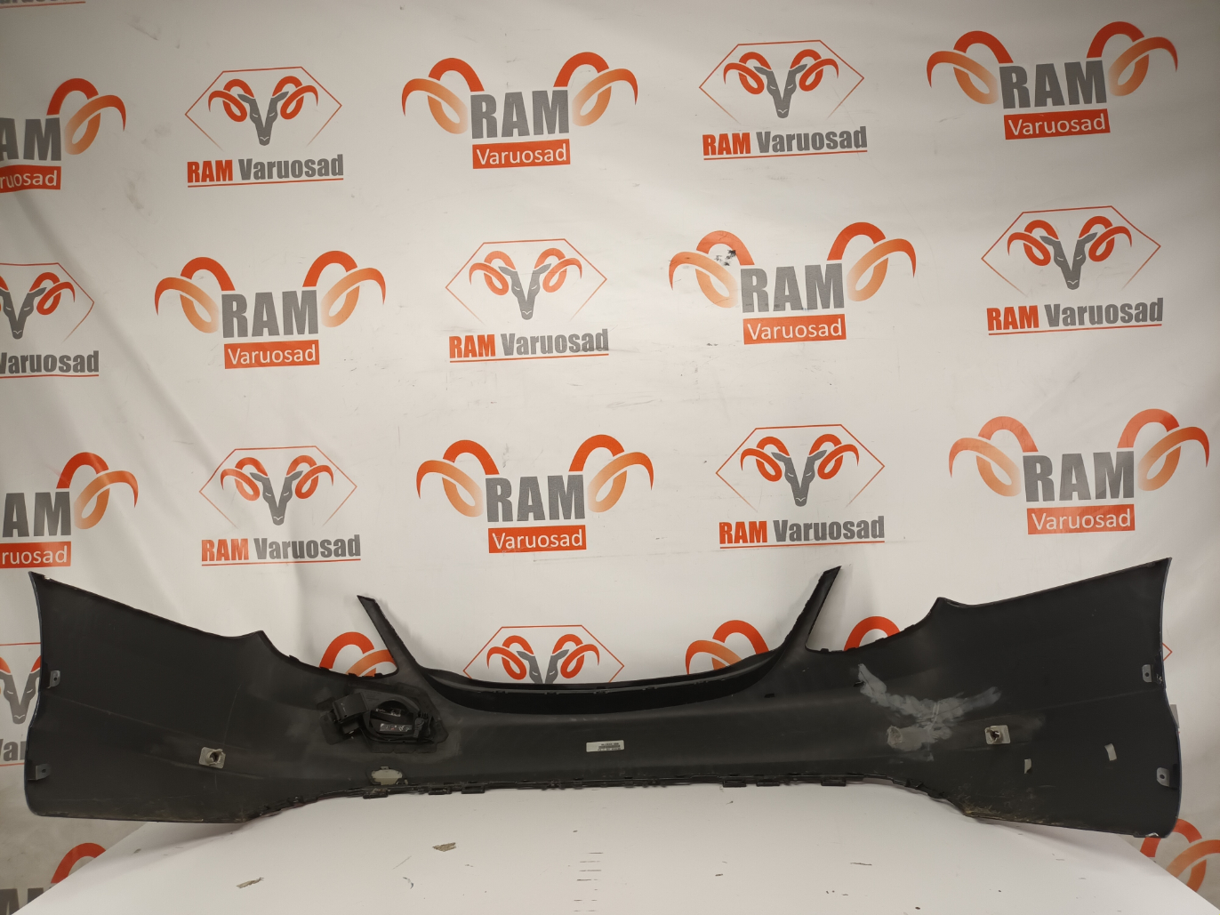 Mercedes C W205 hybrid taga stange / rear bumper - pilt 4