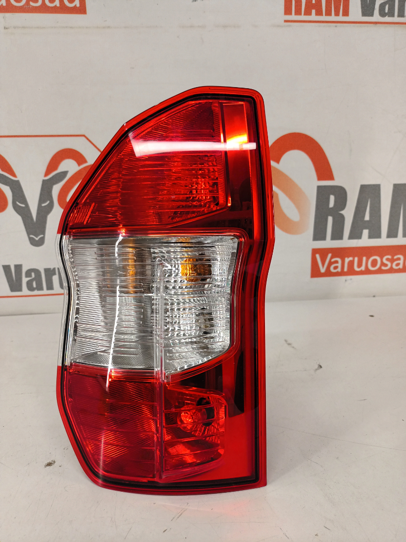 Ford Transit Courier tagatuli / rear light