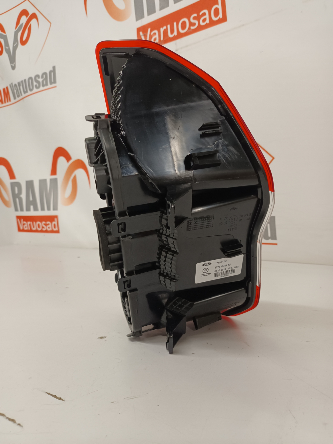 Ford Transit Courier tagatuli / rear light - pilt 3