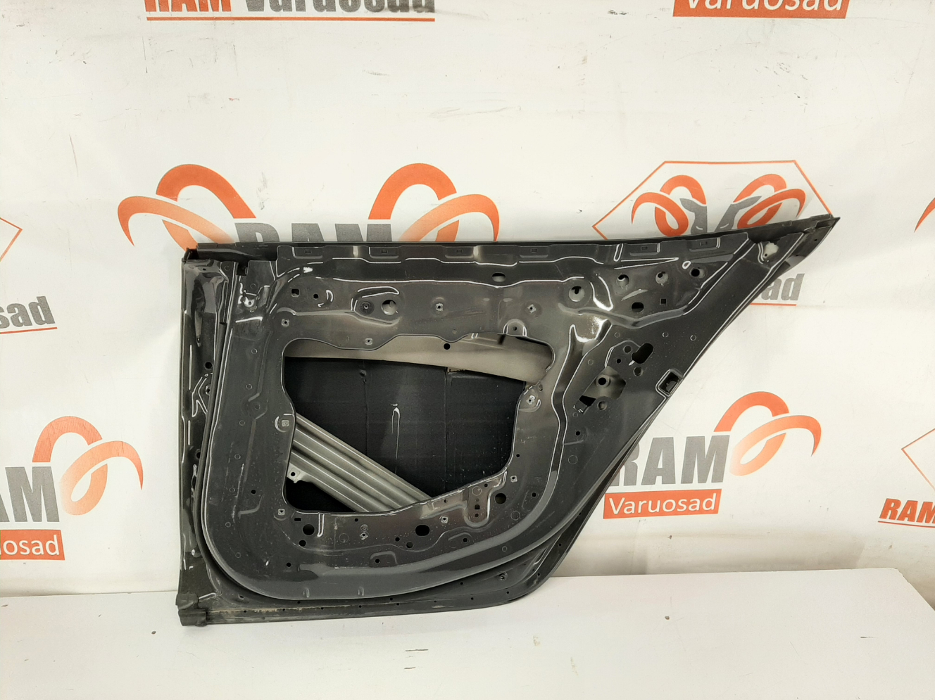 BMW 8 G16 tagauks / rear doors - pilt 4