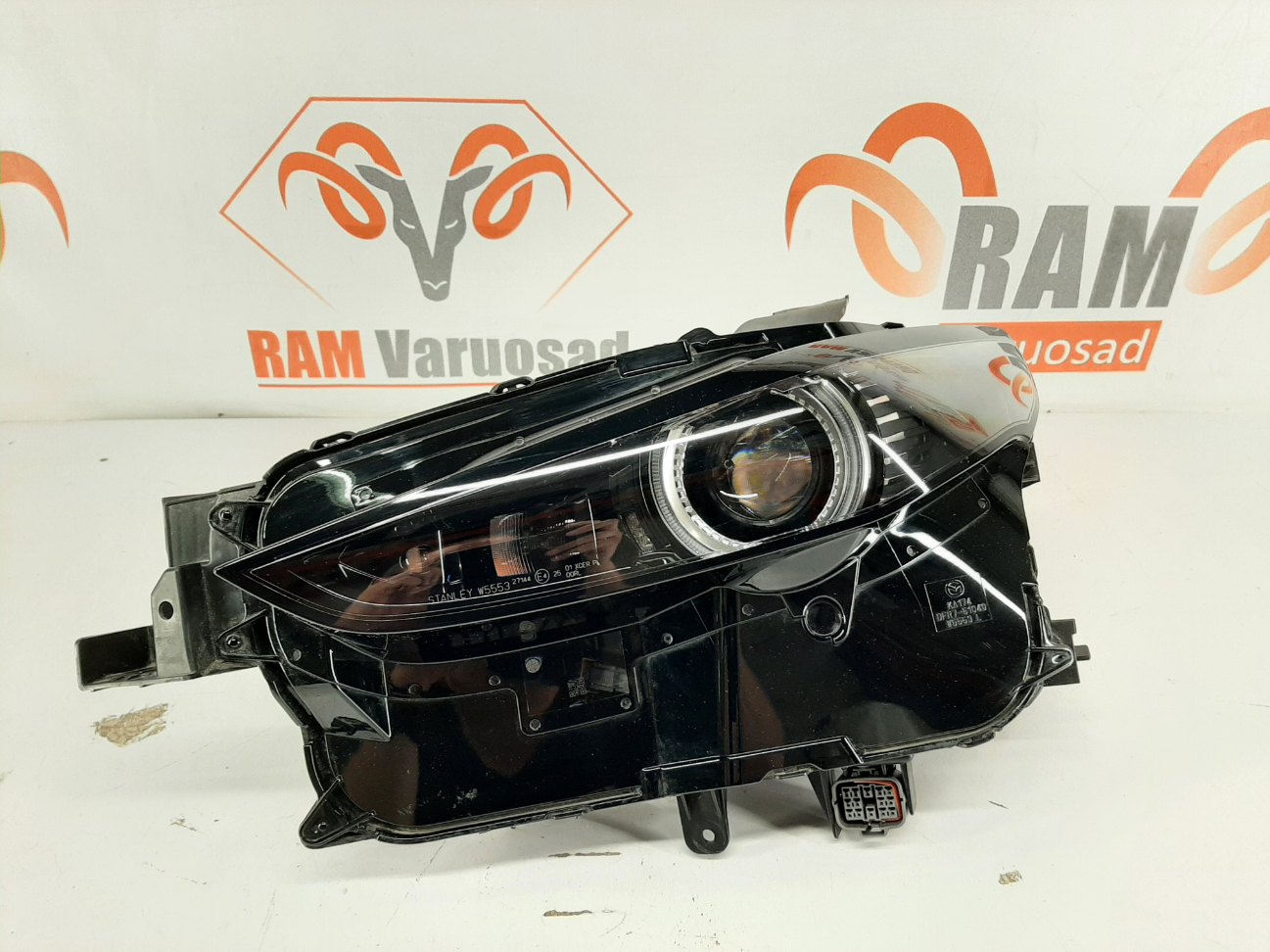 Mazda CX-30 esituli / headlight