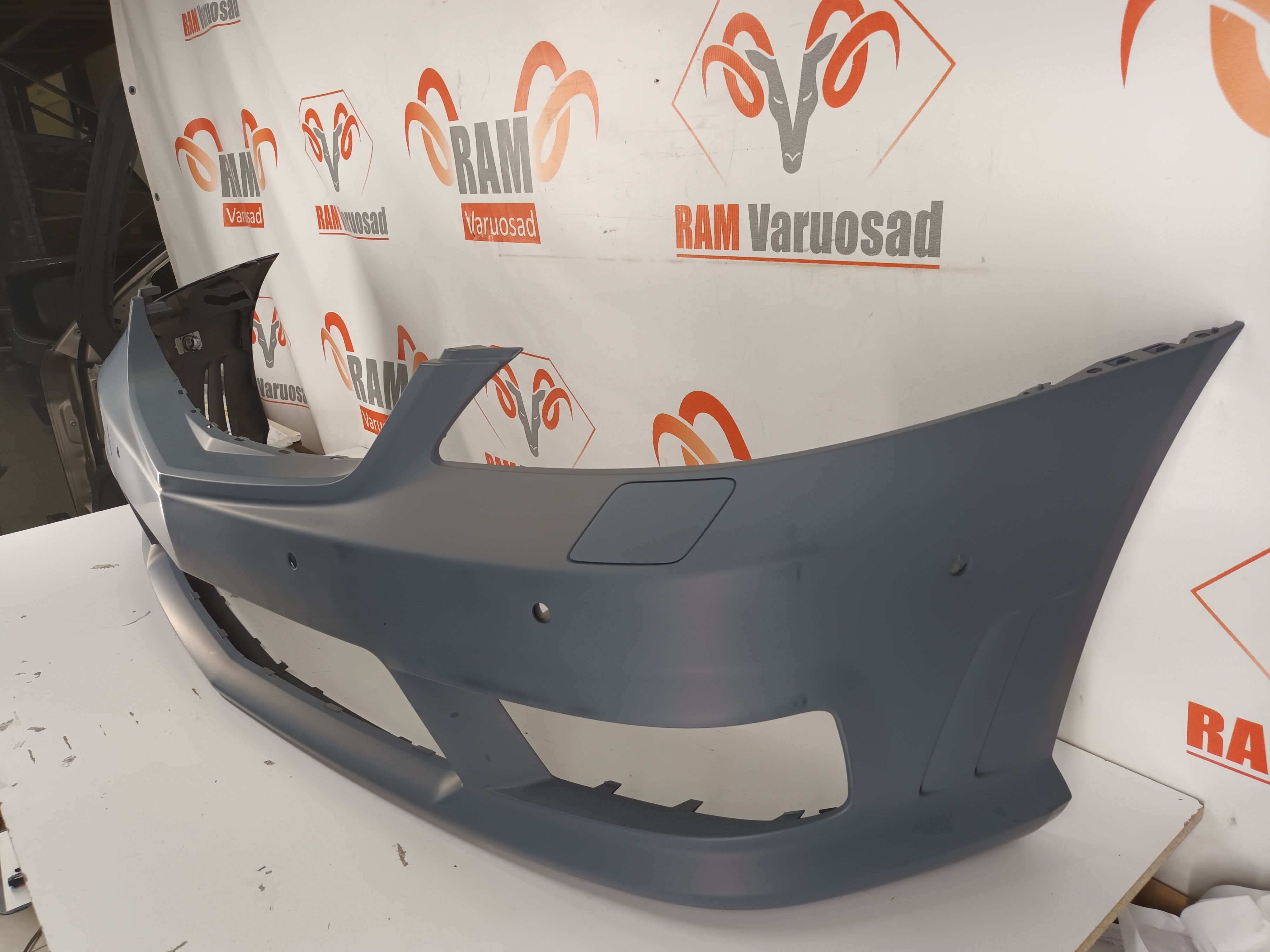 Mercedes W221 S63 AMG eesmine stange/ front bumper - pilt 3
