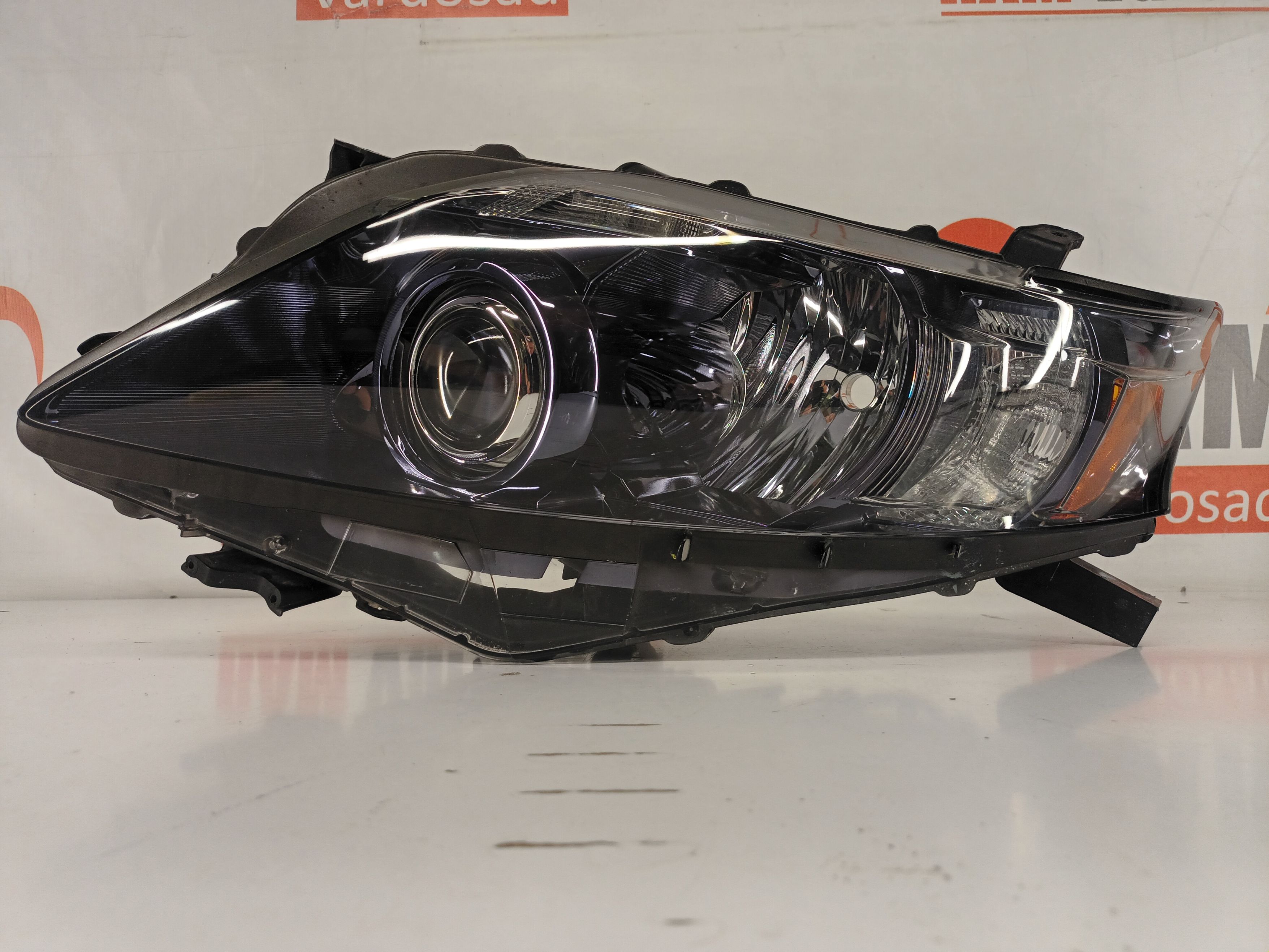Lexus RX esituli/ headlight