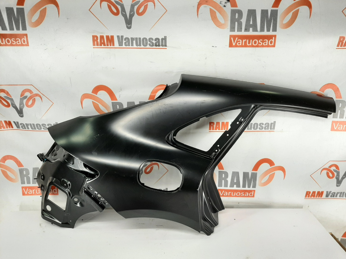 Porsche Macan tagatiib / rear fender
