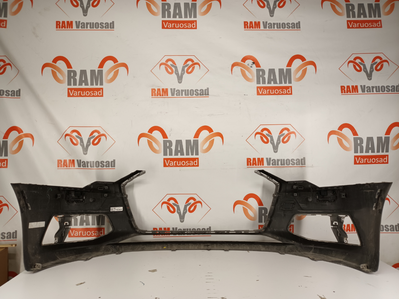 Audi A6 C8 esistange / front bumper - pilt 4