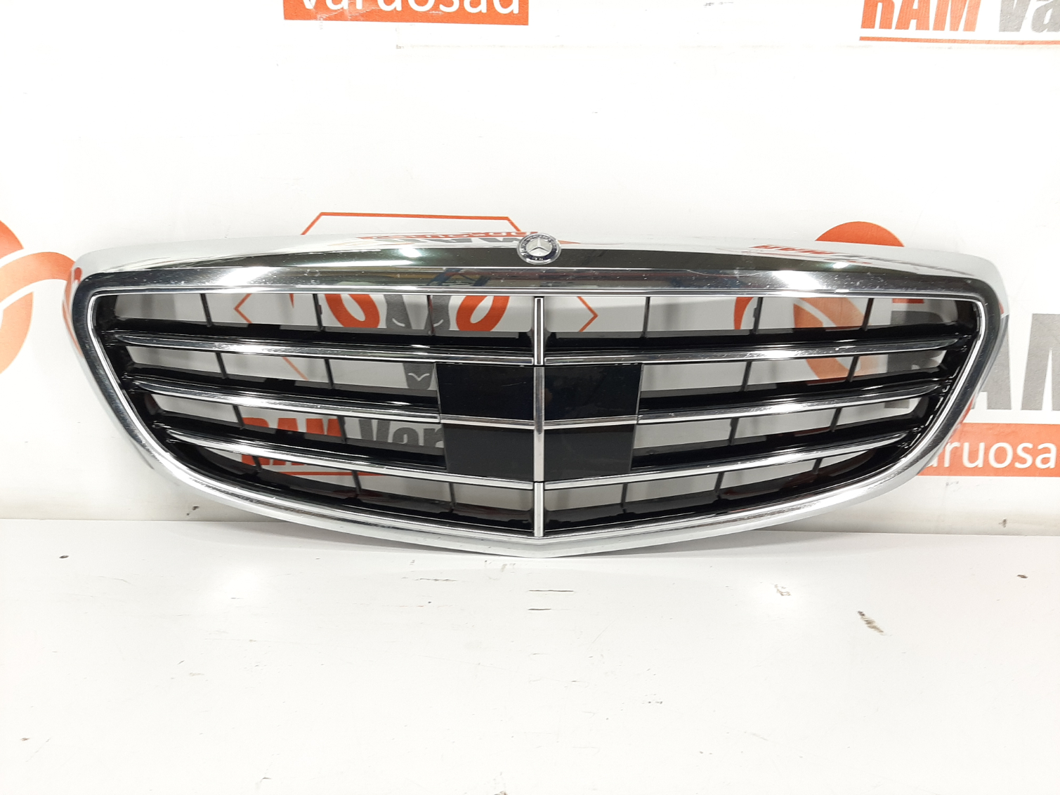 Mercedes C W205 iluvõre / grille