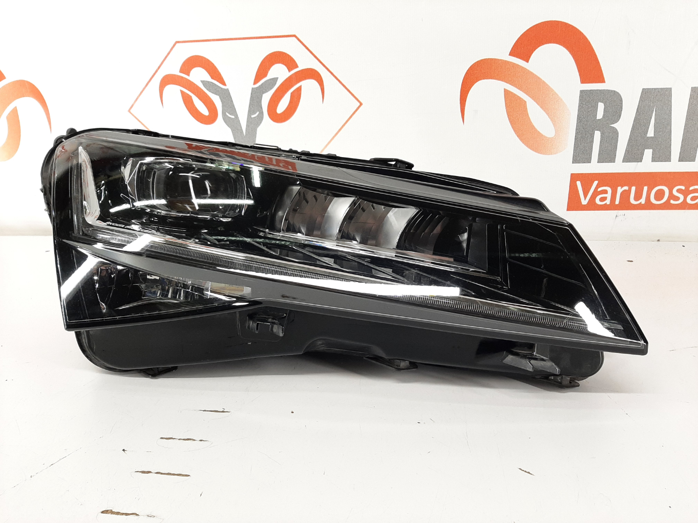 Skoda Superb FL Full LED esituli / headlight