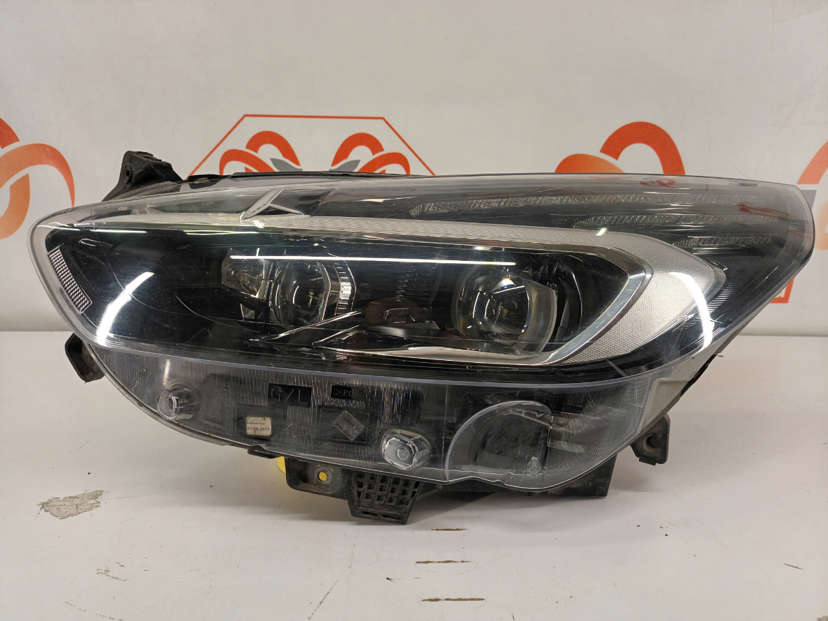 Ford S-MAX mk2 esituli / headlight
