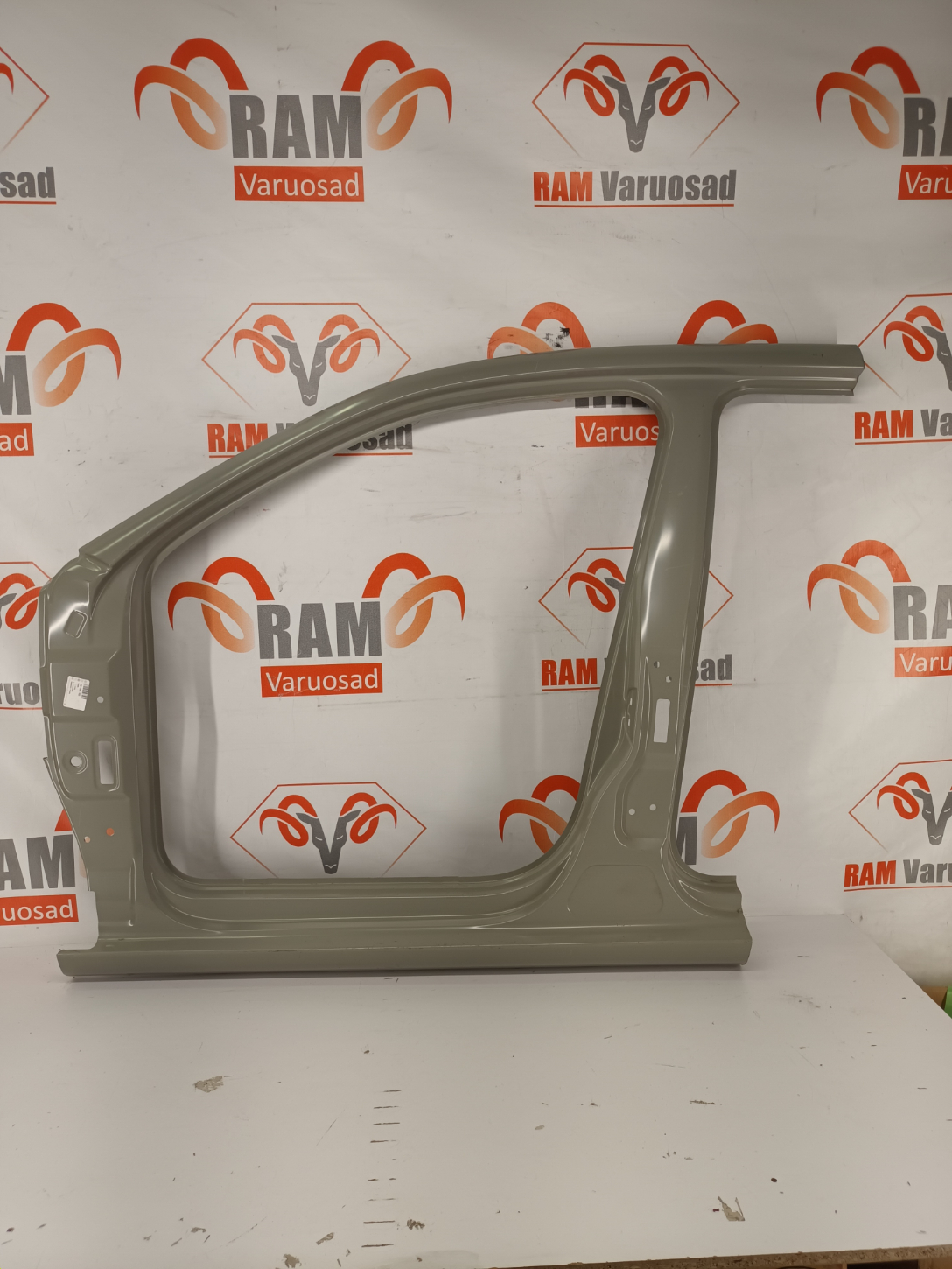 VW Golf V ukseauk /door frame 