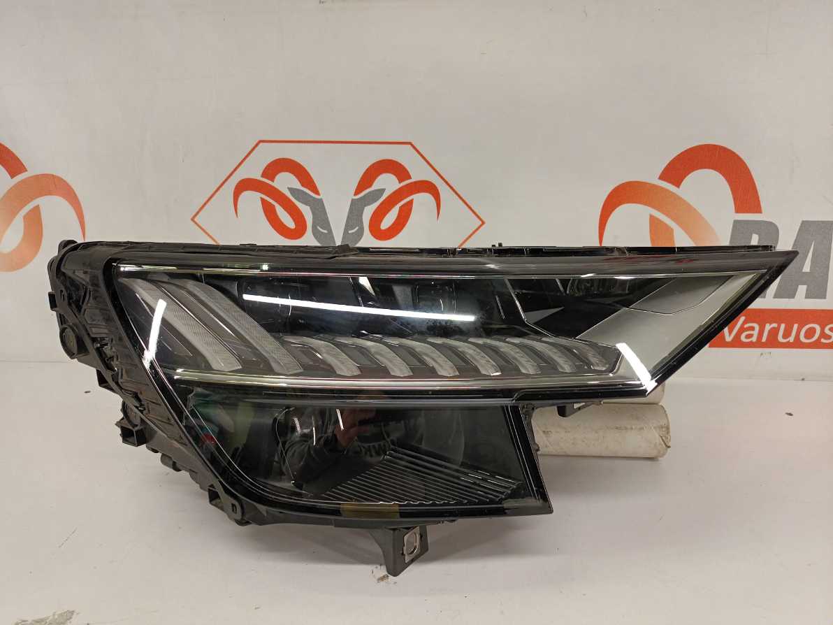 Audi Q8 esituli / headlight