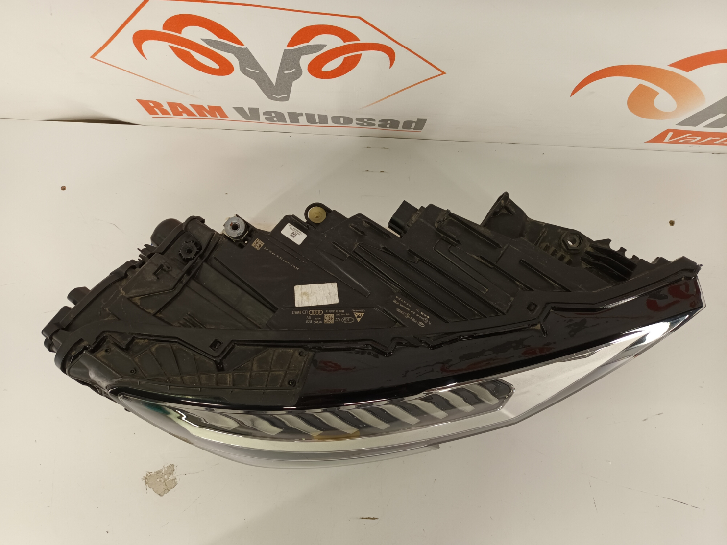 Audi Q8 esituli / headlight - pilt 2