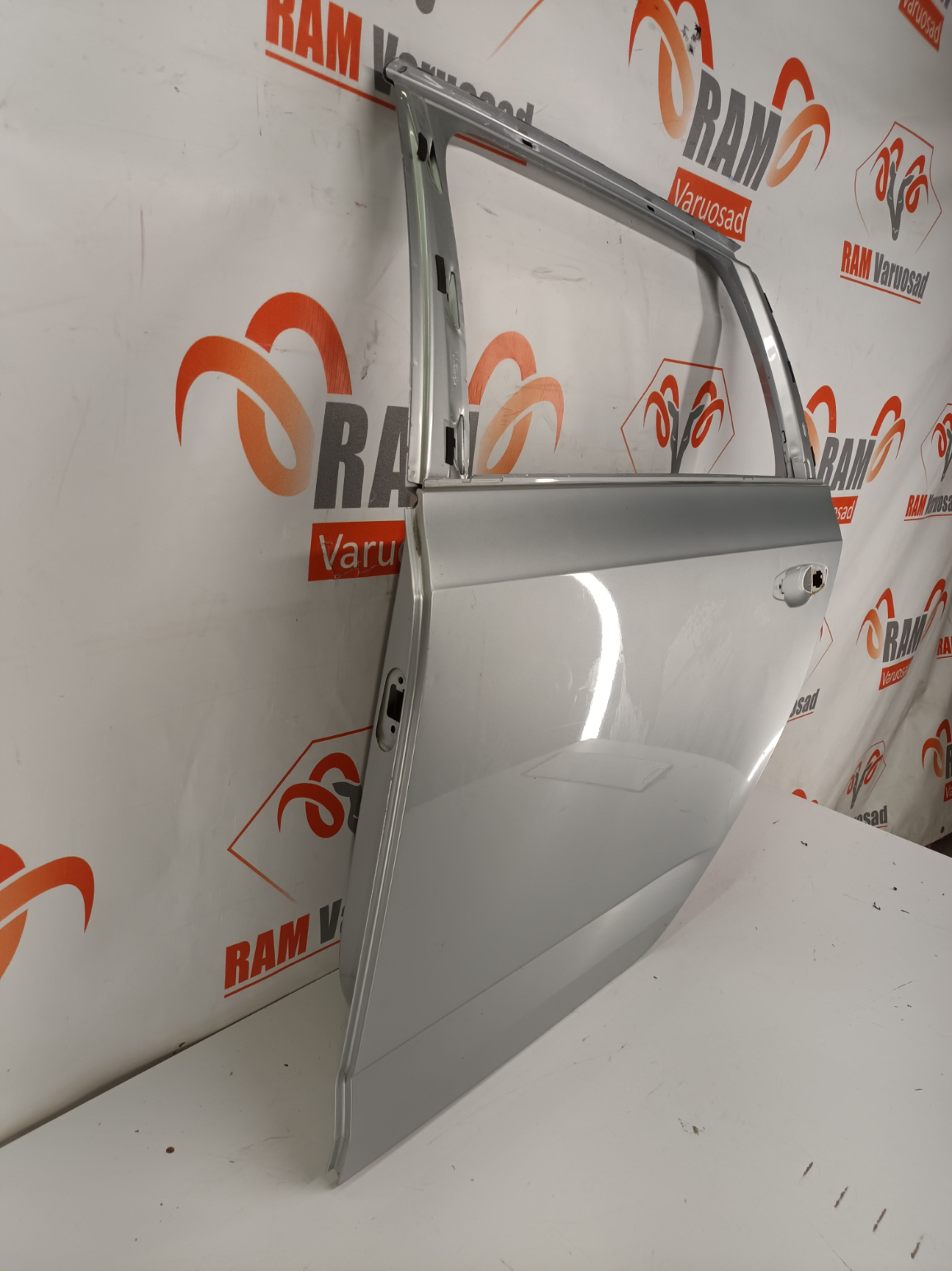 Skoda Octavia tagauks / rear doors - pilt 2