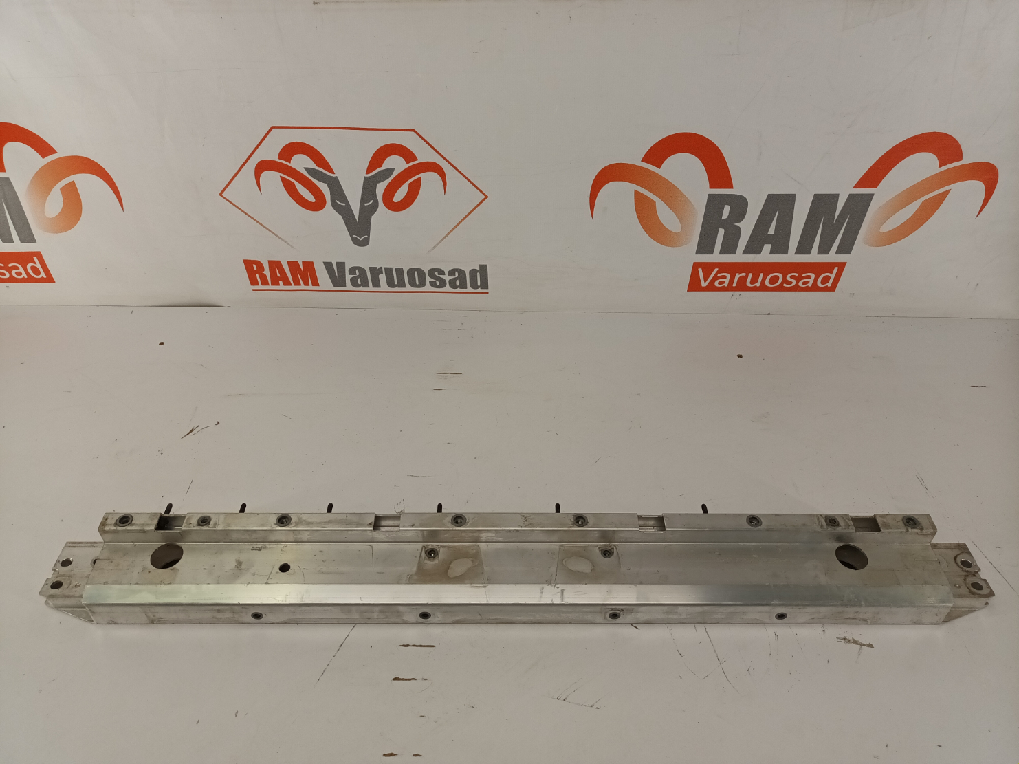 Land Rover Evoque 2 L551 radiaatori tala / radiator support