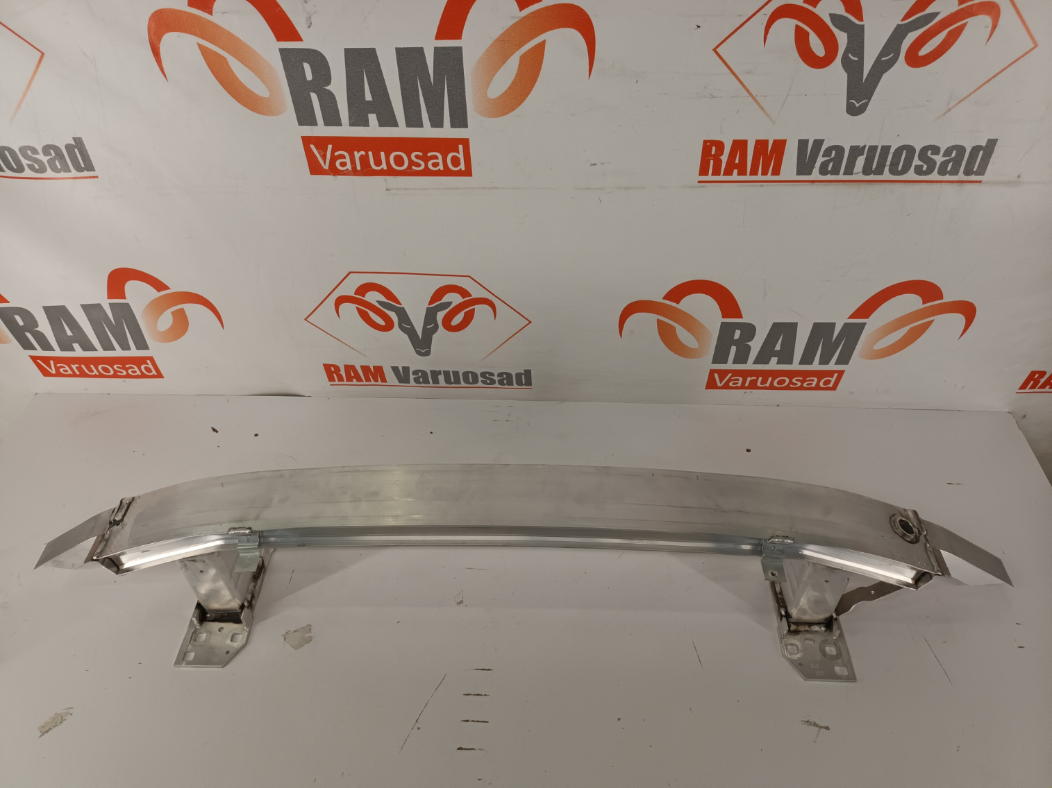 Audi A8 D5 esistange tala / front support