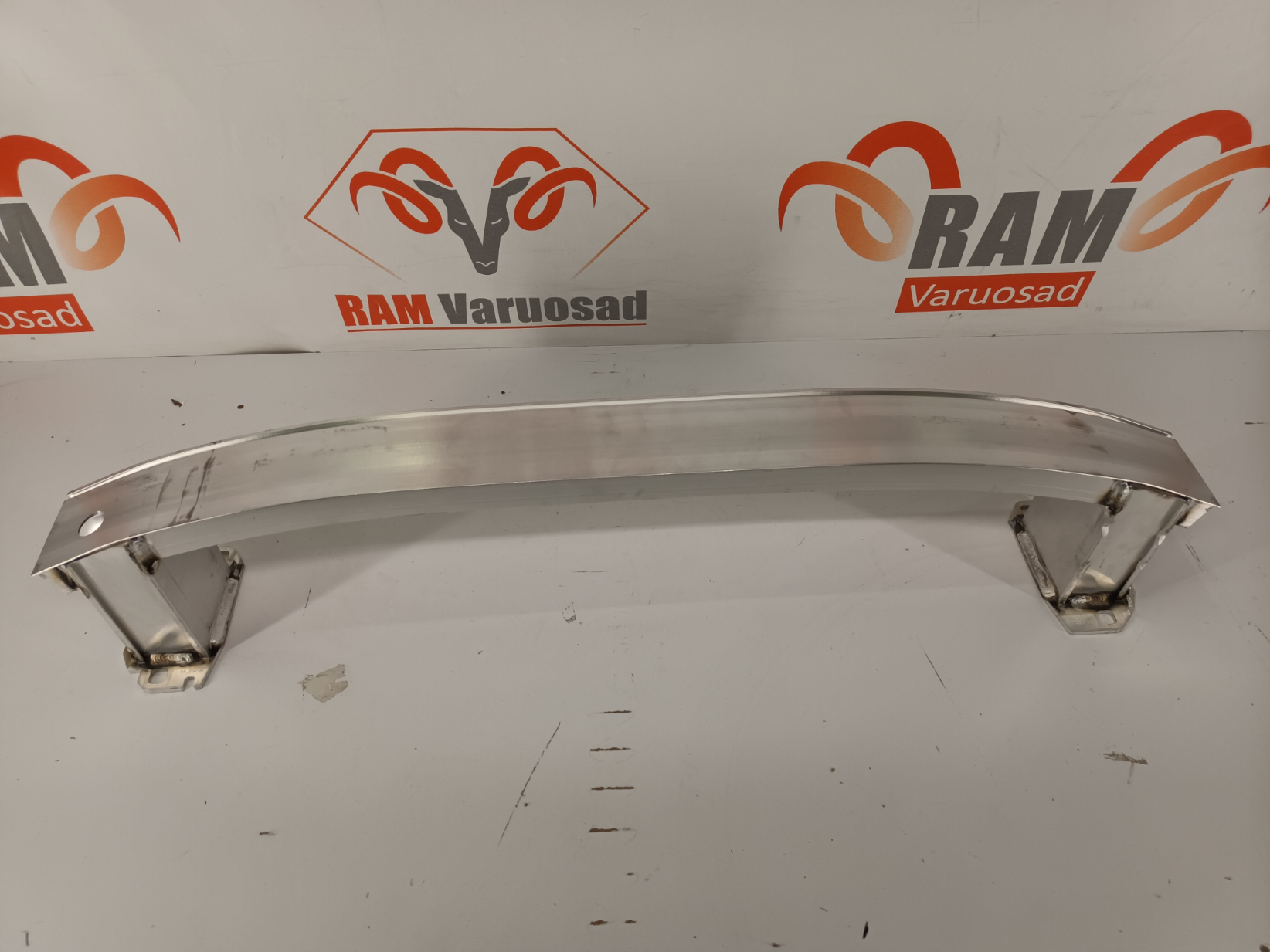 Audi Q3 8U esistange tala / front support