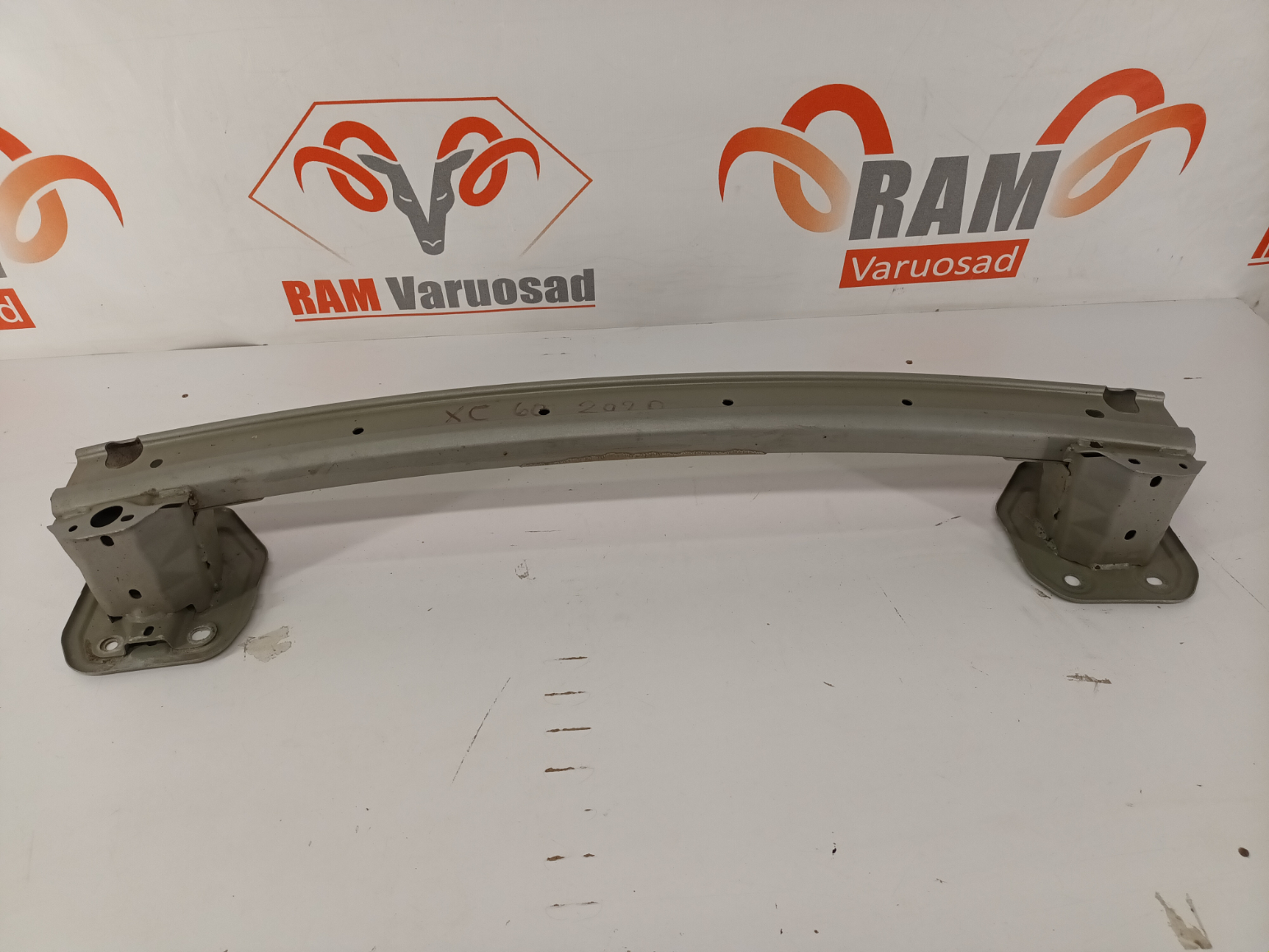Volvo XC60 II tagastange tala / rear support