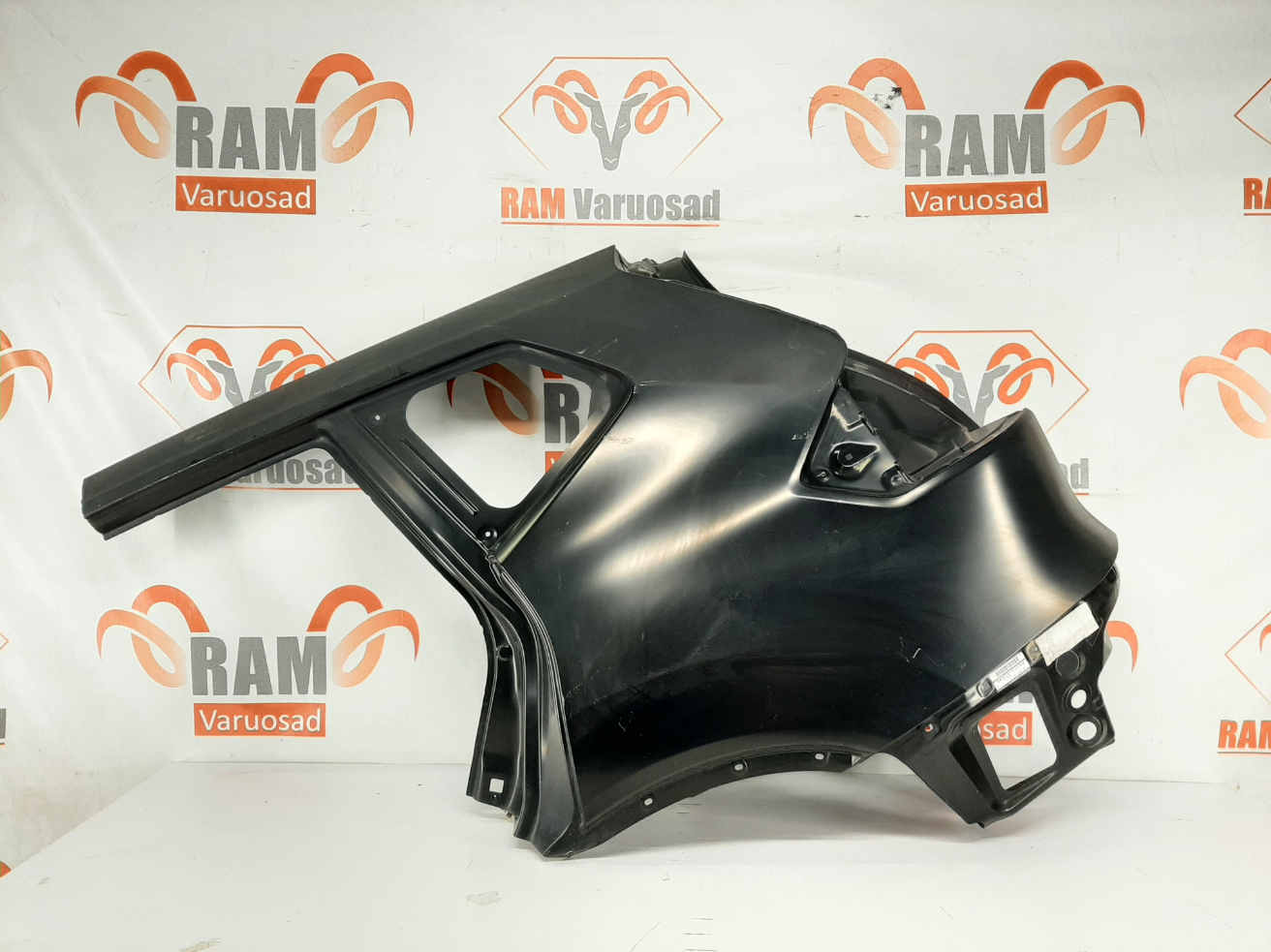 Nissan X-Trail T32 tagatiib / rear fender
