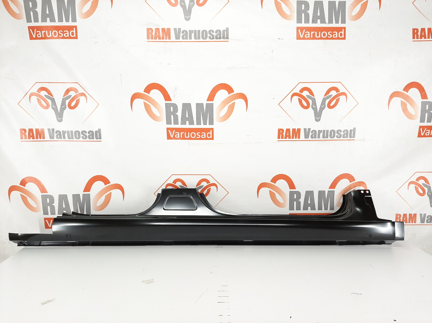 Skoda Octavia III küljekarp / rocker panel
