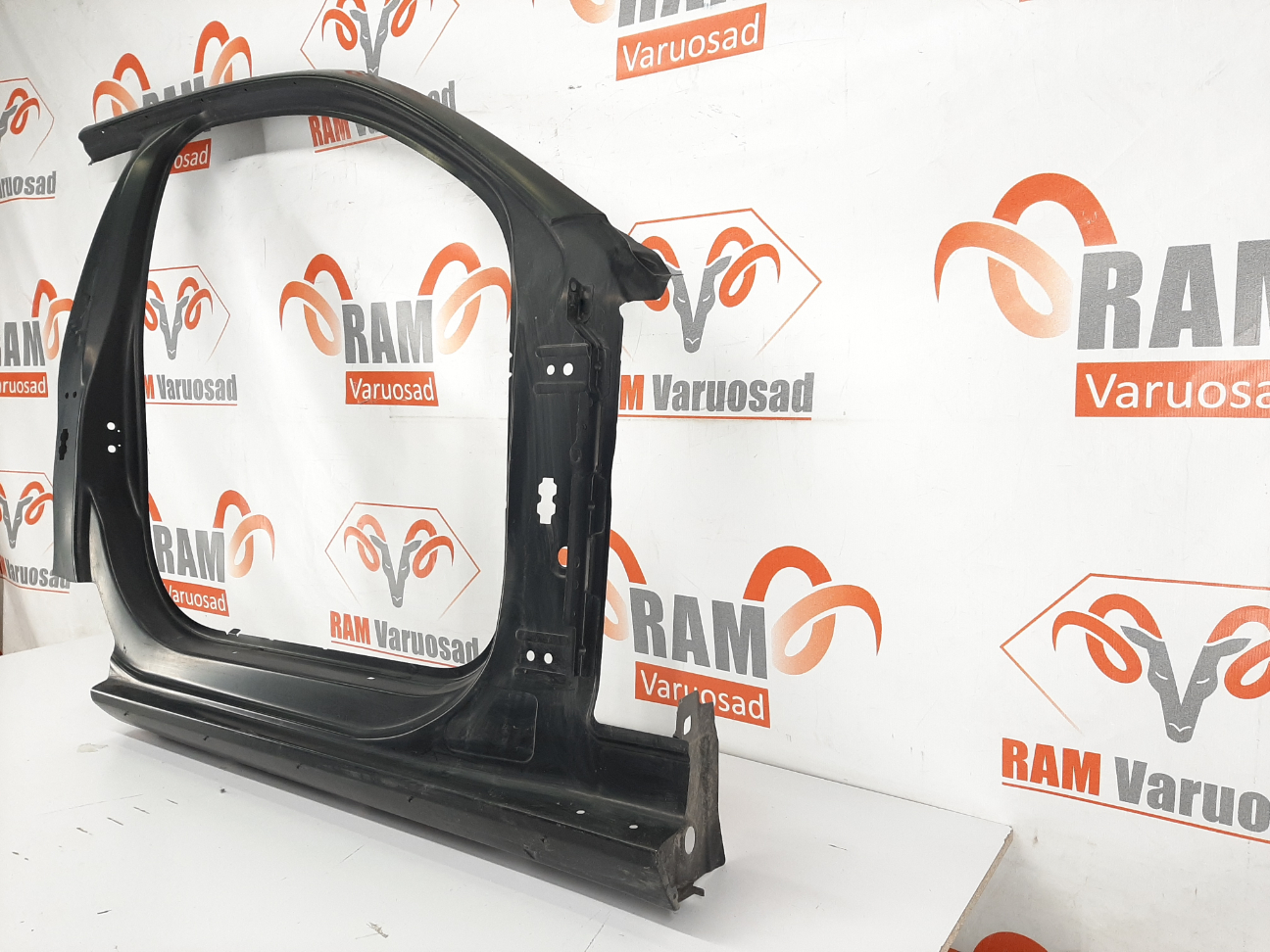 Audi A4 B8 2008-2016 ukse auk / door ukseauk / door frame - pilt 2
