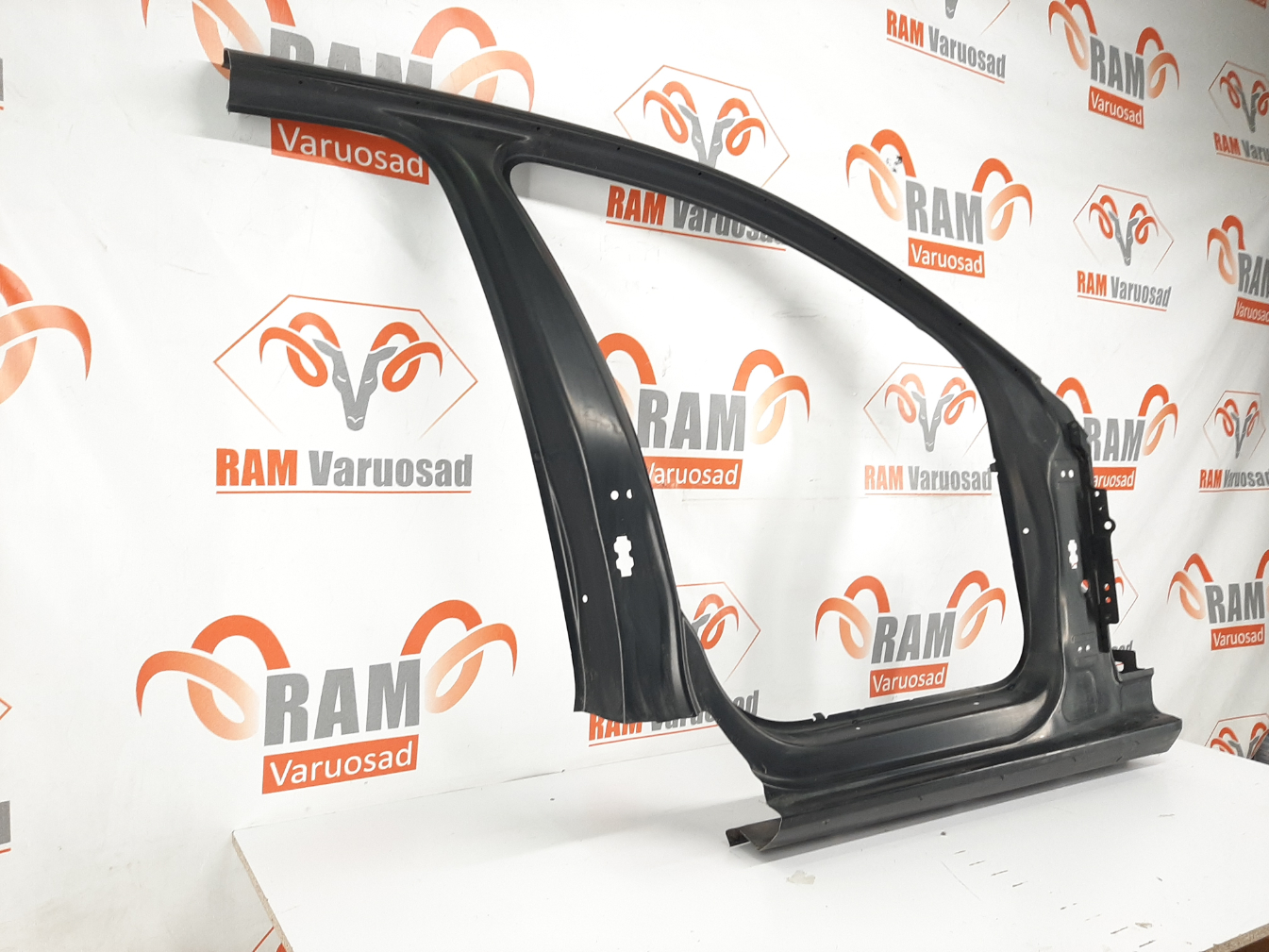 Audi A4 B8 2008-2016 ukse auk / door ukseauk / door frame - pilt 3