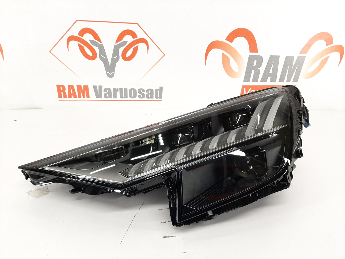 Audi Q8 matrix esituli / headlight