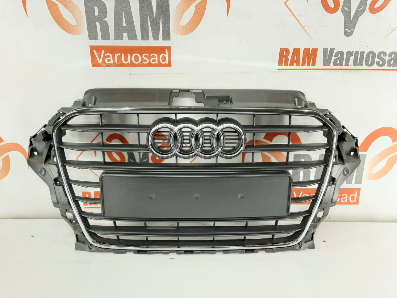 Audi A3 8V5 iluvõre / grille